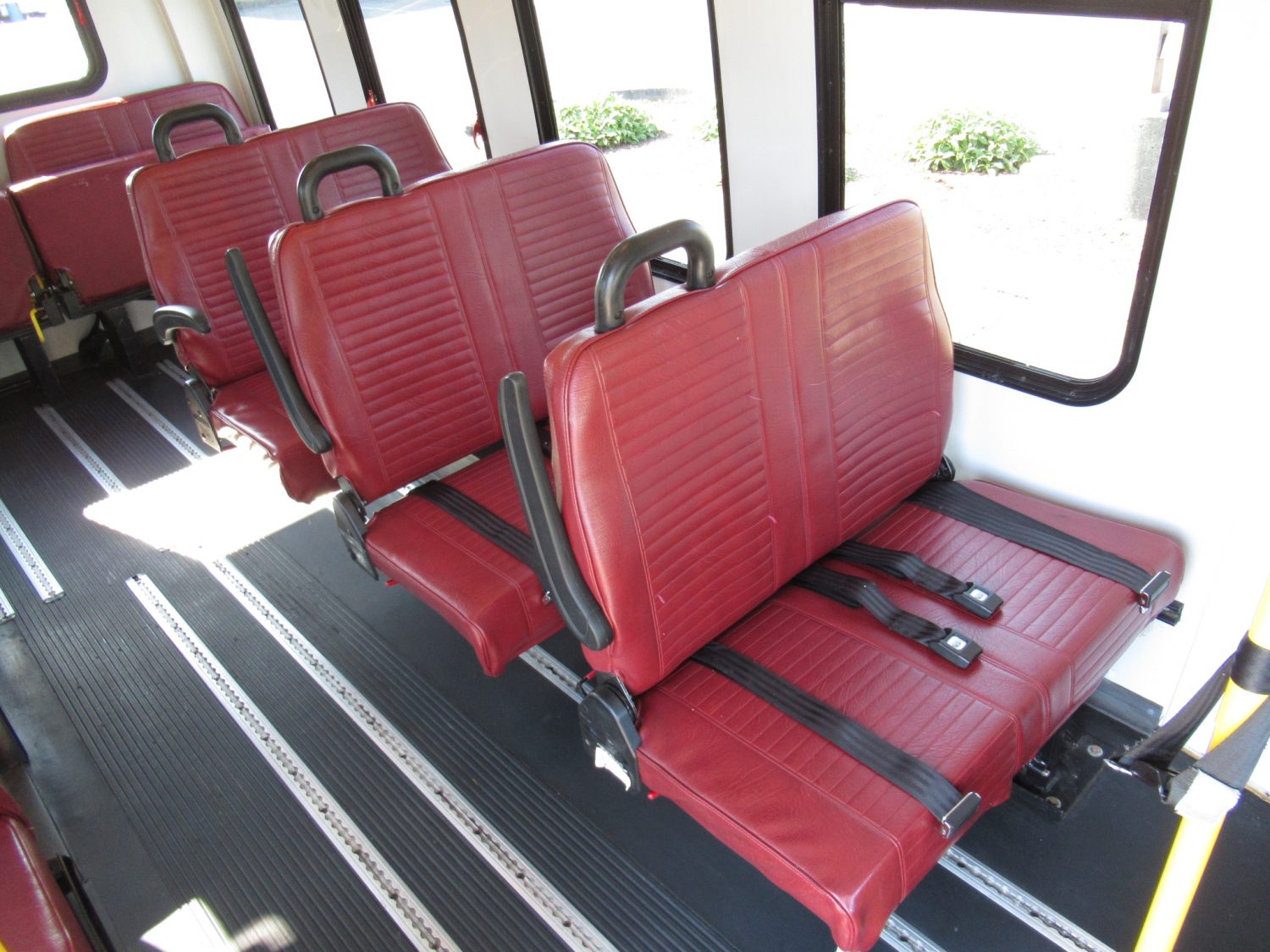 2006 Ford Startrans 11 Passenger ADA Shuttle Bus - S47491 - Image 8