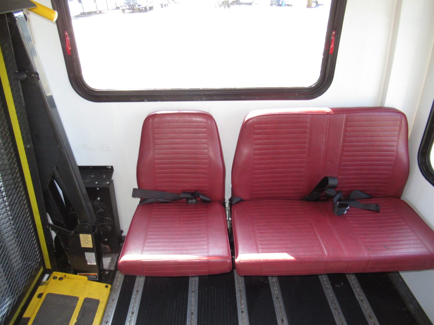 2006 Ford Startrans 11 Passenger ADA Shuttle Bus - S47491 - Image 10