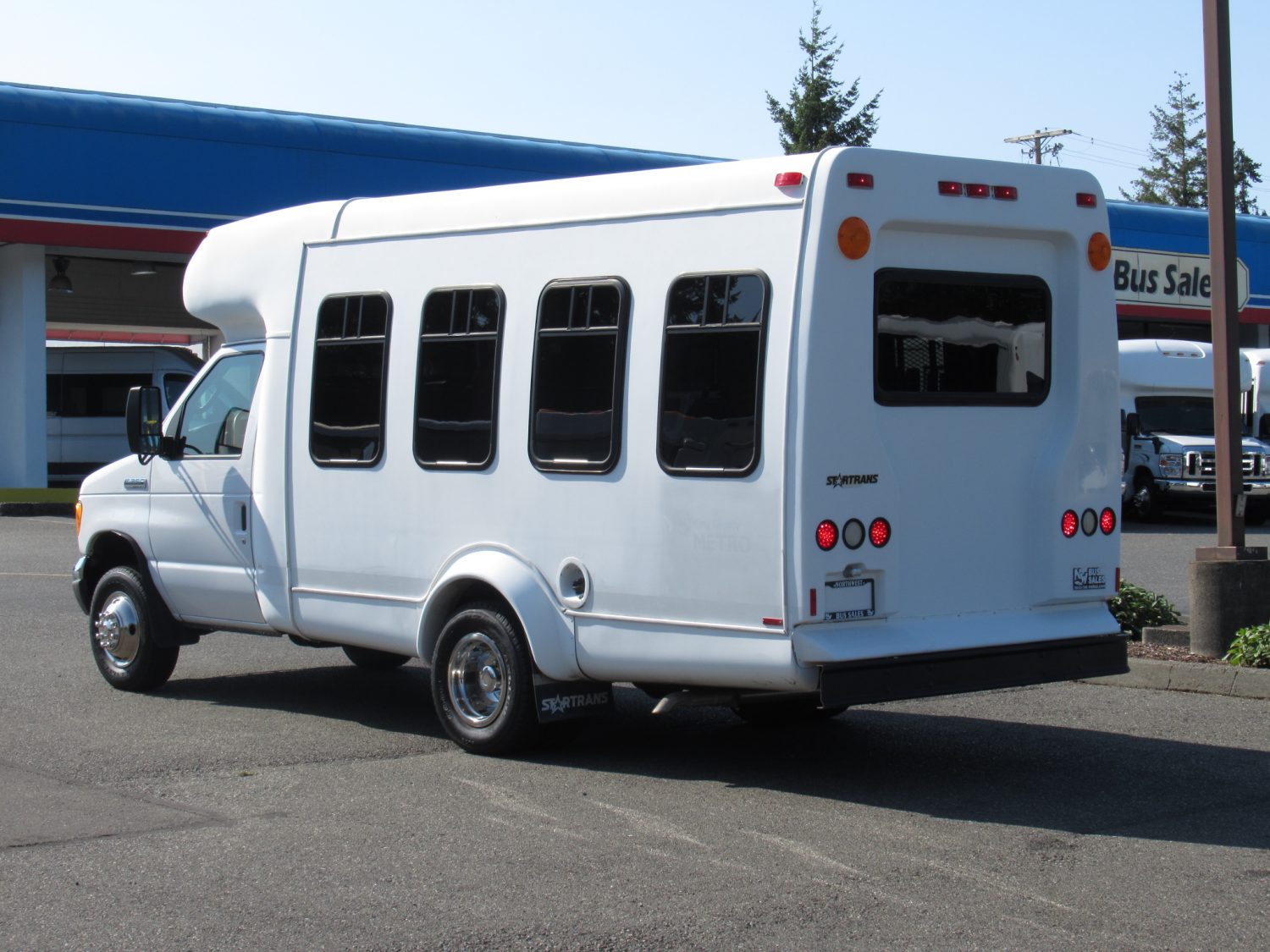 2006 Ford Startrans 11 Passenger ADA Shuttle Bus - S47491 - Image 4