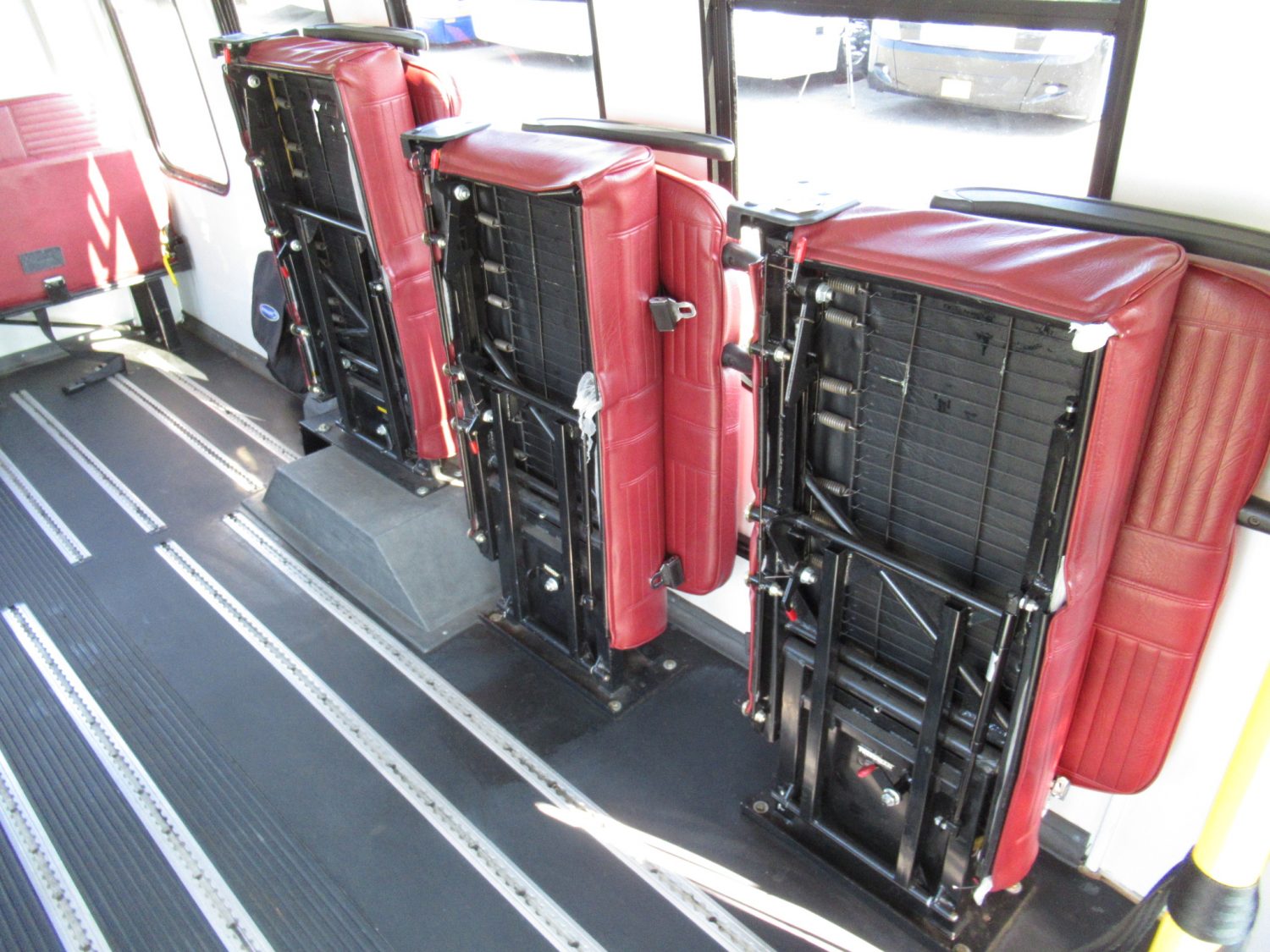 2006 Ford Startrans 11 Passenger ADA Shuttle Bus - S47491 - Image 9