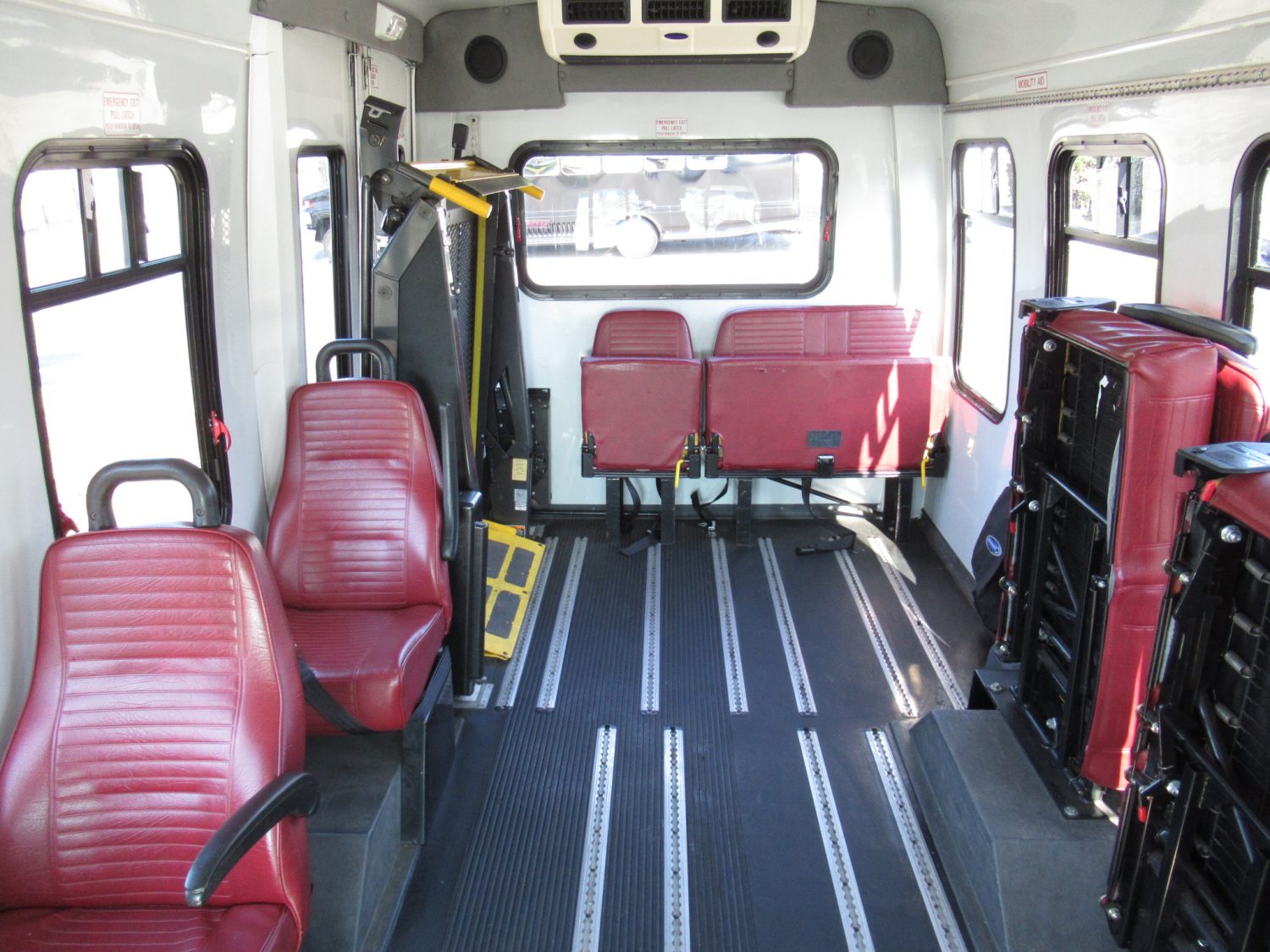 2006 Ford Startrans 11 Passenger ADA Shuttle Bus - S47491 - Image 7