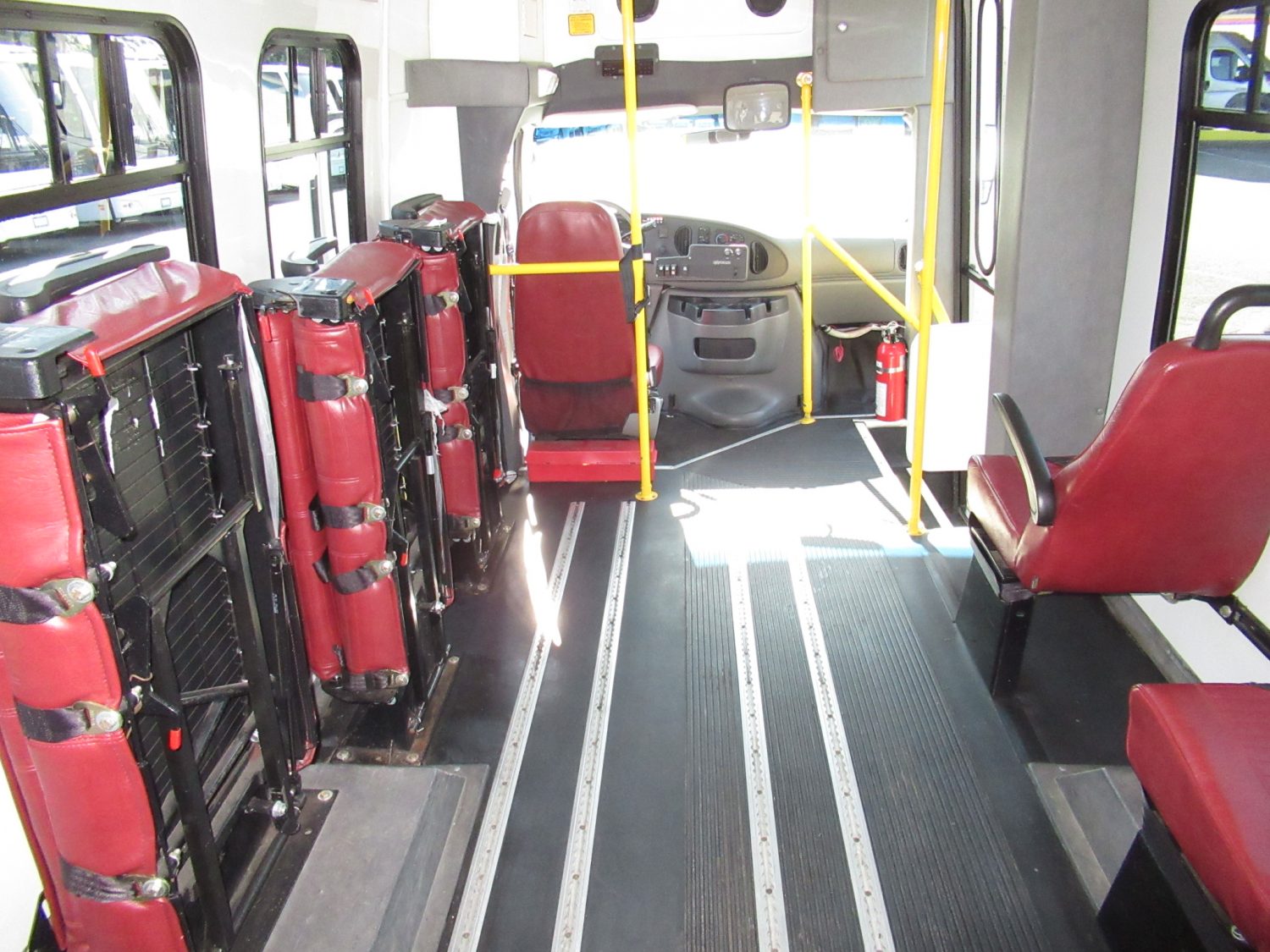 2006 Ford Startrans 11 Passenger ADA Shuttle Bus - S47491 - Image 13