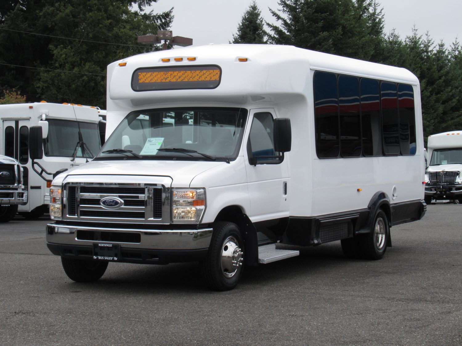 2015 Ford Eldorado Aerotech 14 Passenger Interior Luggage Shuttle Bus - S00659 - Image 2