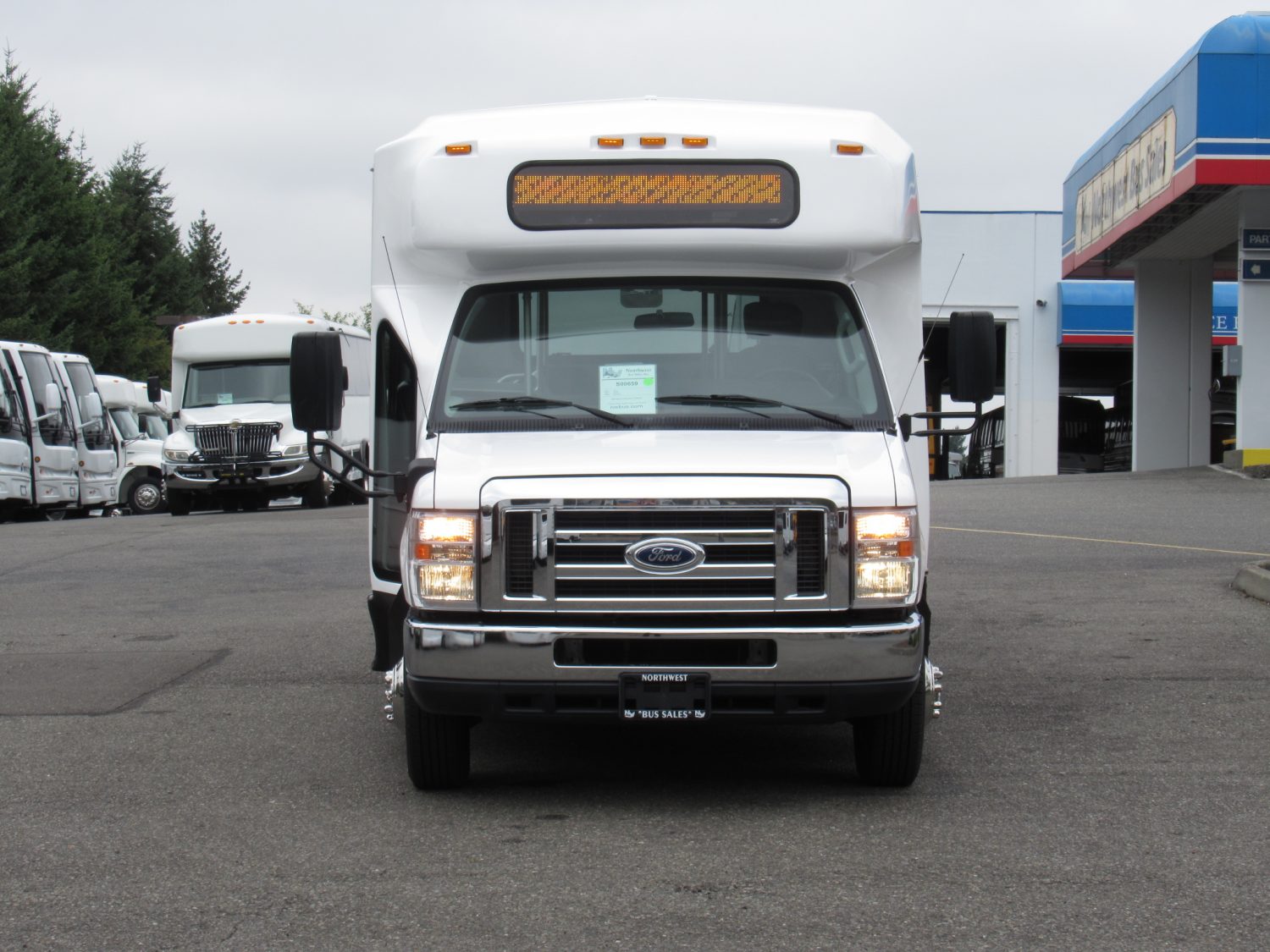 2015 Ford Eldorado Aerotech 14 Passenger Interior Luggage Shuttle Bus - S00659 - Image 12