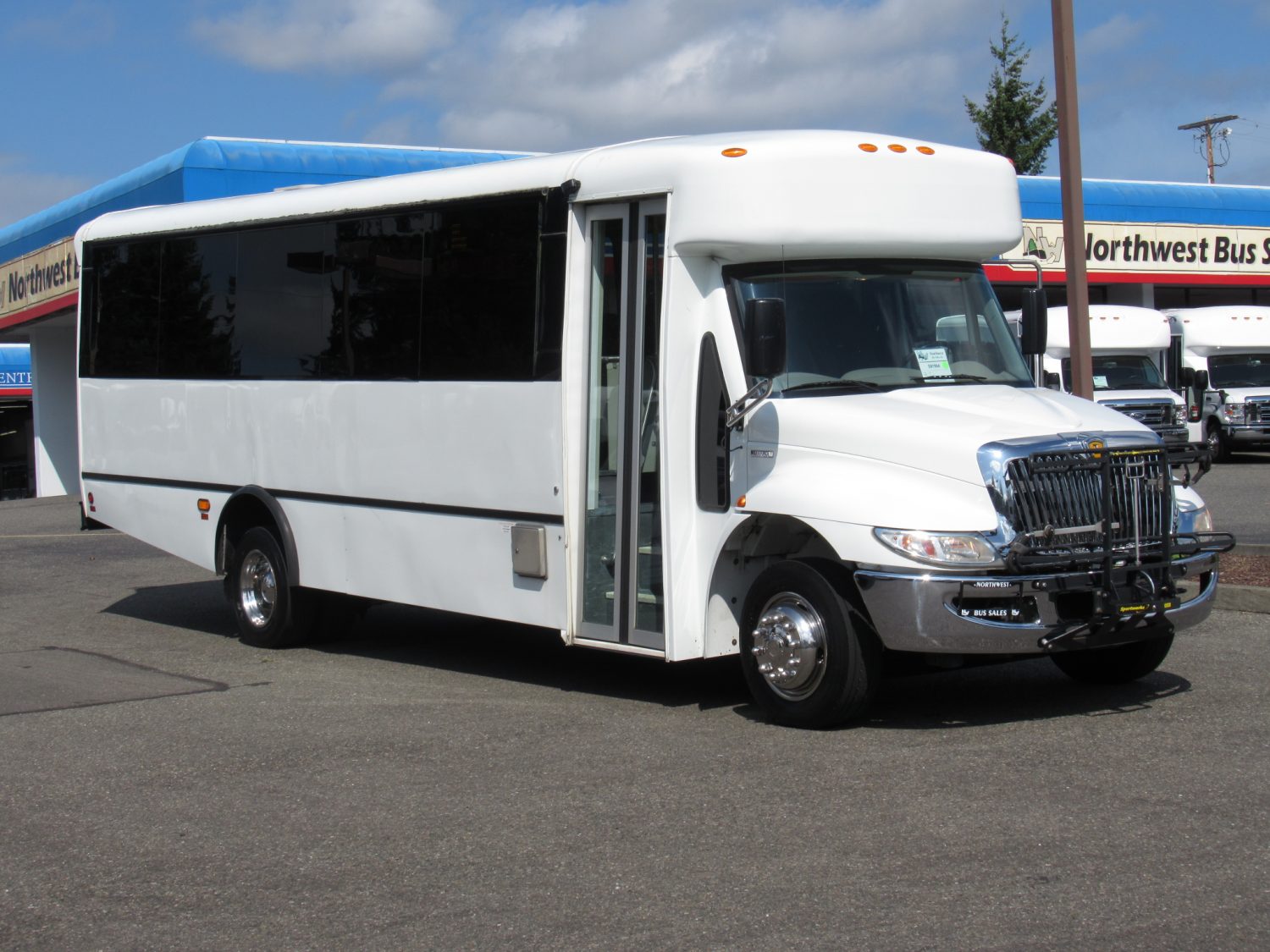 2012 IC Champion Defender 28 Passenger Shuttle Bus - S91964