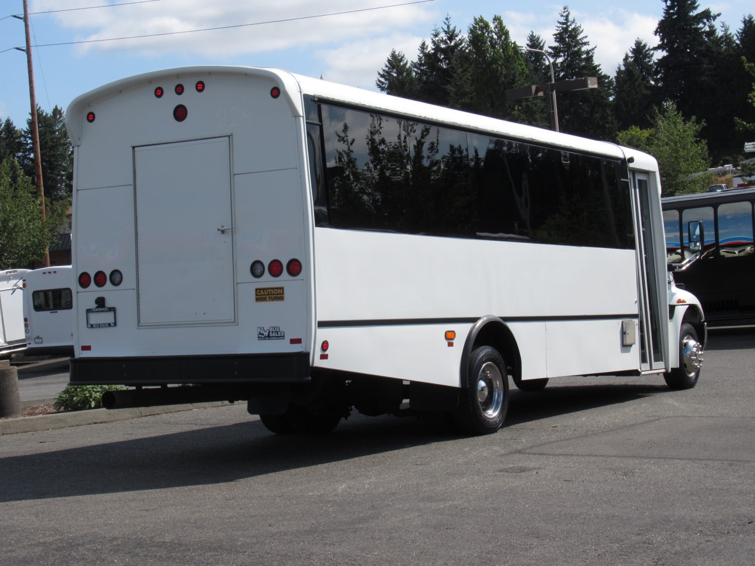 2012 IC Champion Defender 28 Passenger Shuttle Bus - S91964 - Image 4