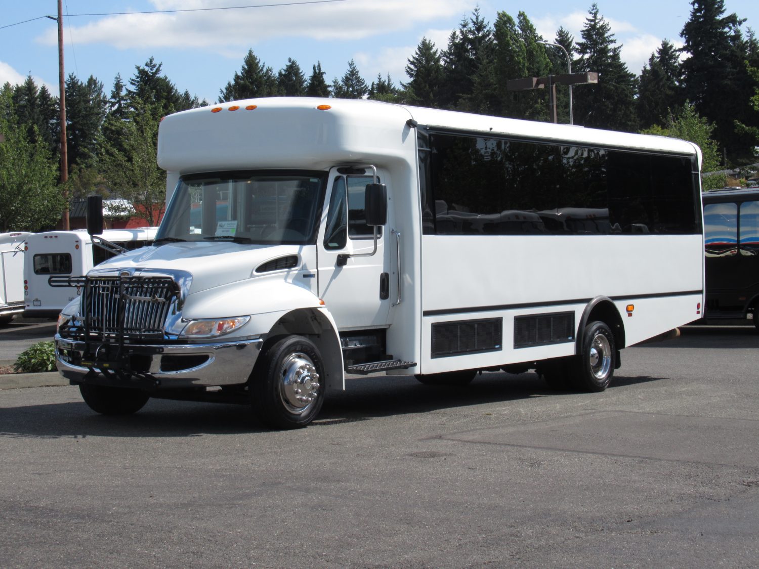 2012 IC Champion Defender 28 Passenger Shuttle Bus - S91964 - Image 2