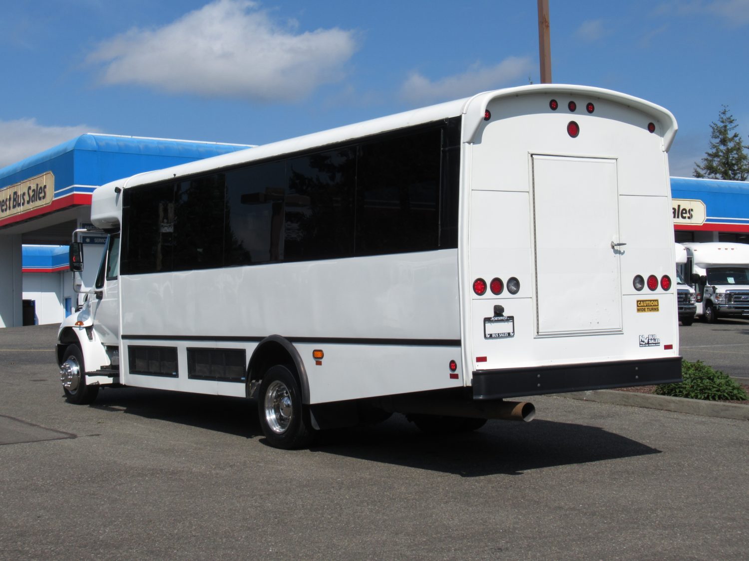 2012 IC Champion Defender 28 Passenger Shuttle Bus - S91964 - Image 3