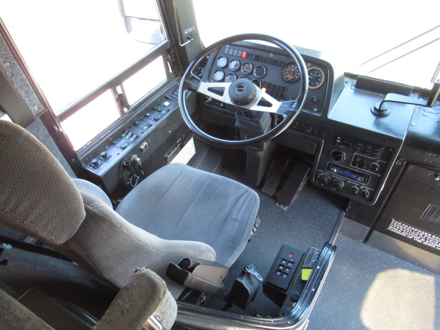 1999 Prevost Le Mirage XL 55 Passenger Coach Bus - C26840 - Image 5