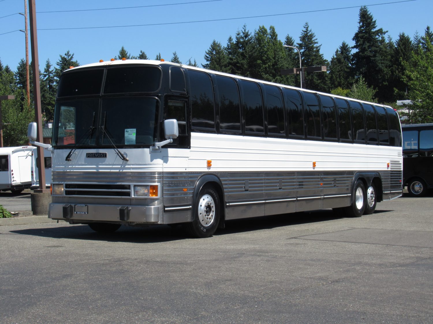 1999 Prevost Le Mirage XL 55 Passenger Coach Bus - C26840 - Image 2
