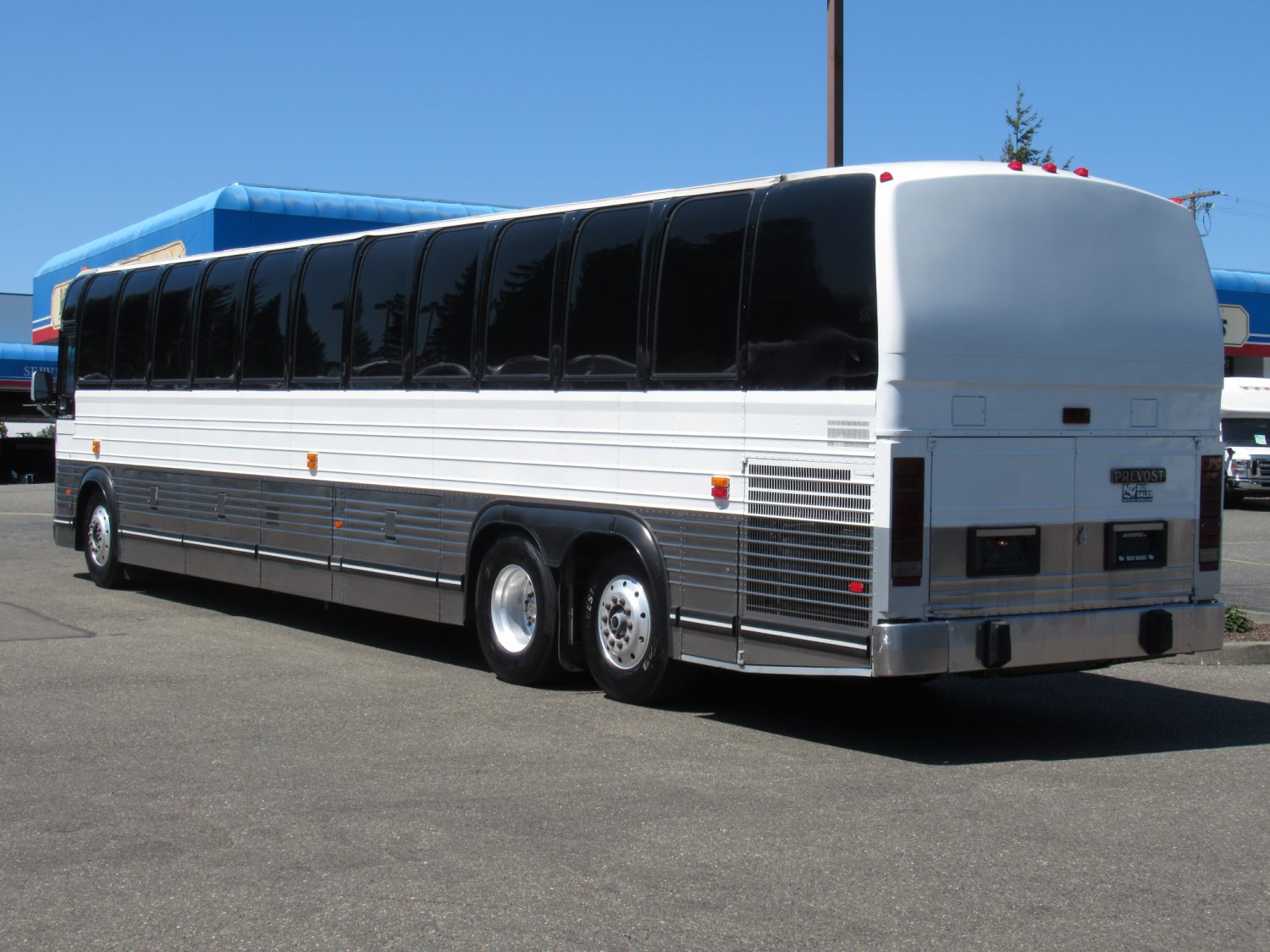1999 Prevost Le Mirage XL 55 Passenger Coach Bus - C26840 - Image 3