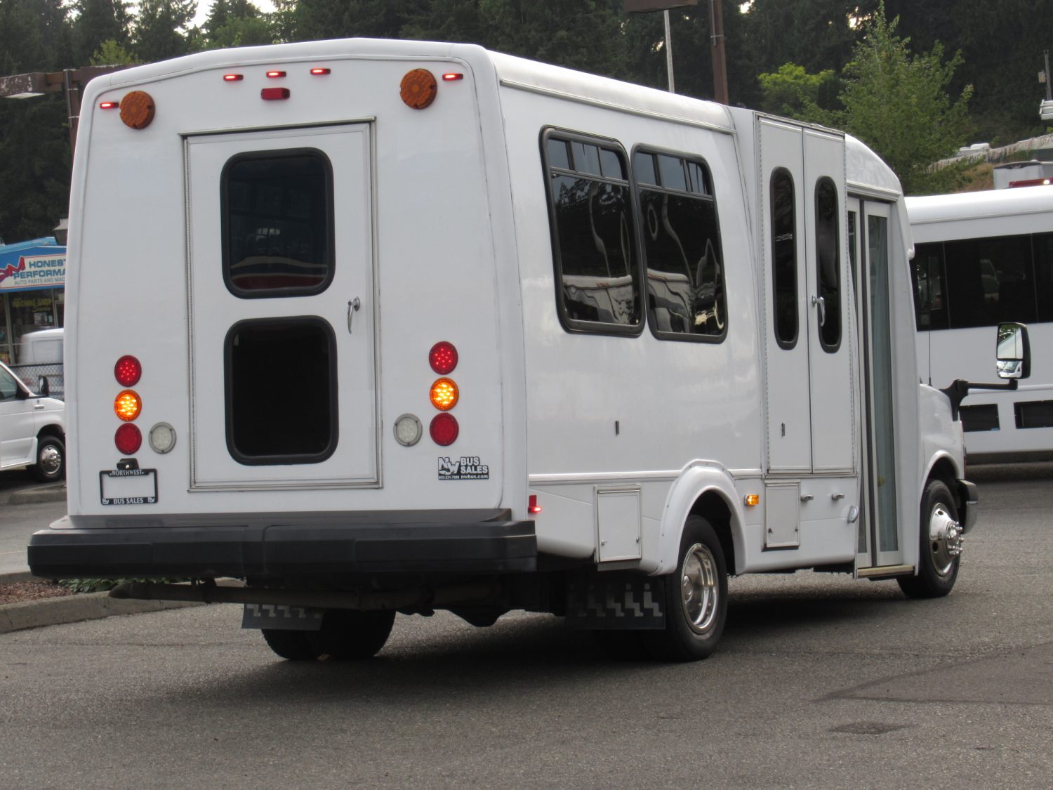 2013 Chevrolet Goshen 13 Passenger ADA Shuttle Bus - S77988 - Image 3