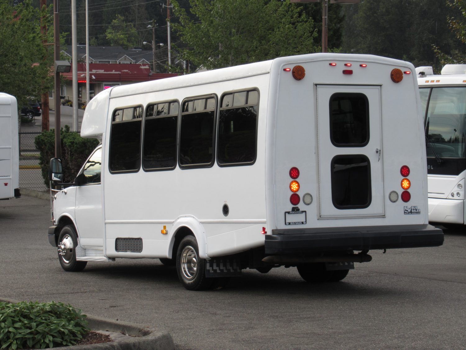 2013 Chevrolet Goshen 13 Passenger ADA Shuttle Bus - S77988 - Image 4