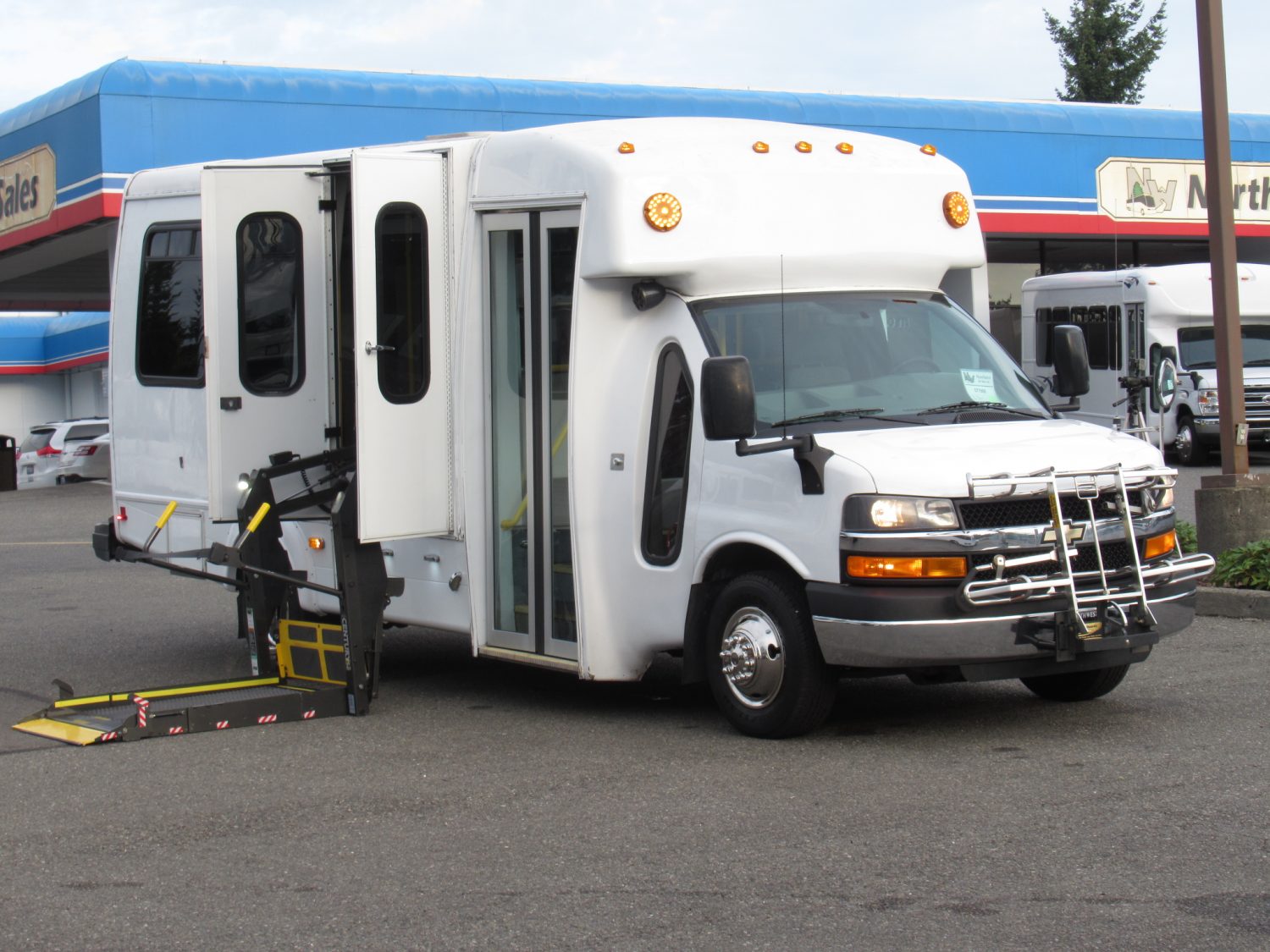 2013 Chevrolet Goshen 13 Passenger ADA Shuttle Bus - S77988