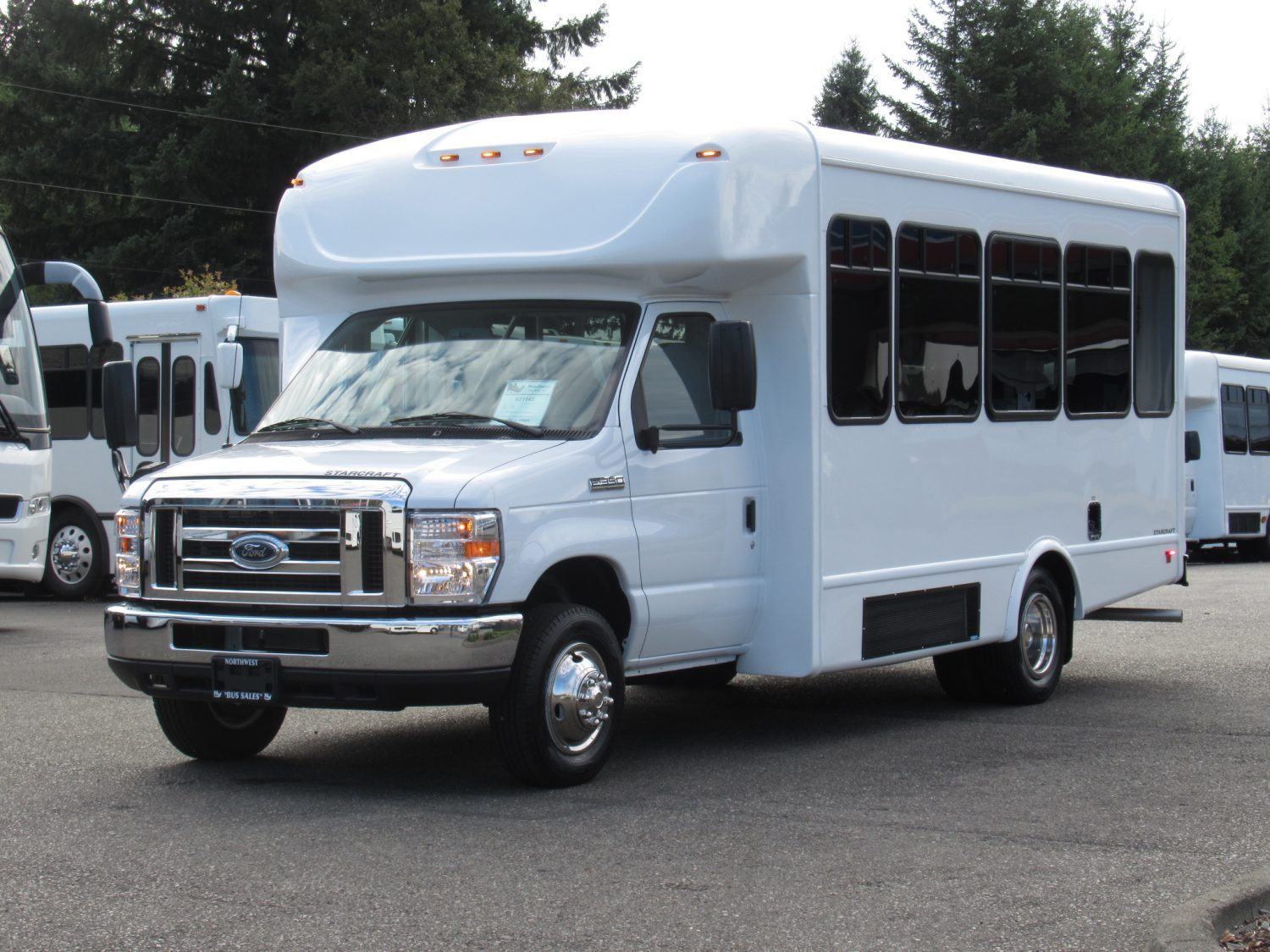 2019 Ford Starcraft Allstar 12 Passenger + 2 Wheelchairs Shuttle Bus - S21562 - Image 2