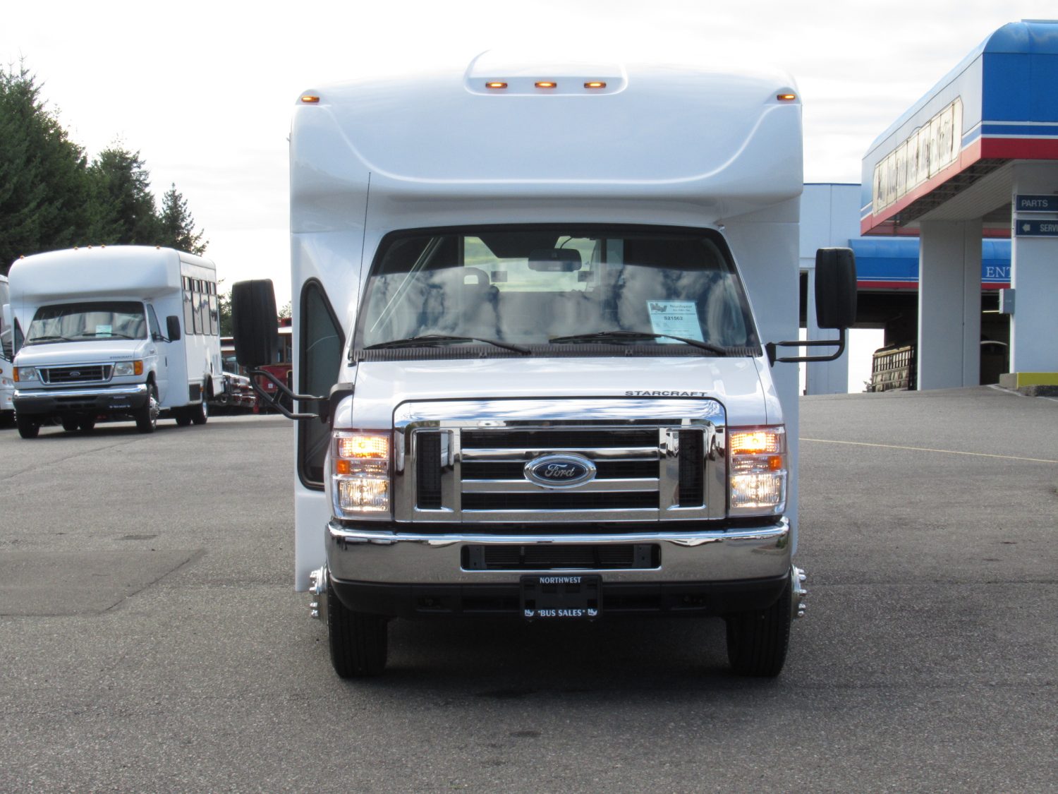 2019 Ford Starcraft Allstar 12 Passenger + 2 Wheelchairs Shuttle Bus - S21562 - Image 12