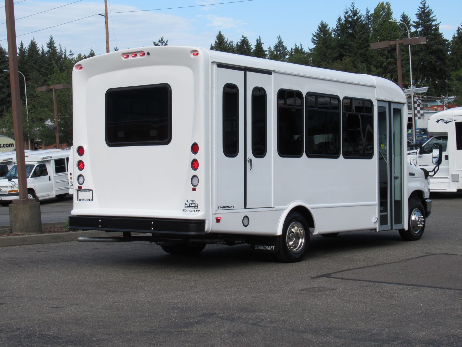 2019 Ford Starcraft Allstar 12 Passenger + 2 Wheelchairs Shuttle Bus - S21562 - Image 3