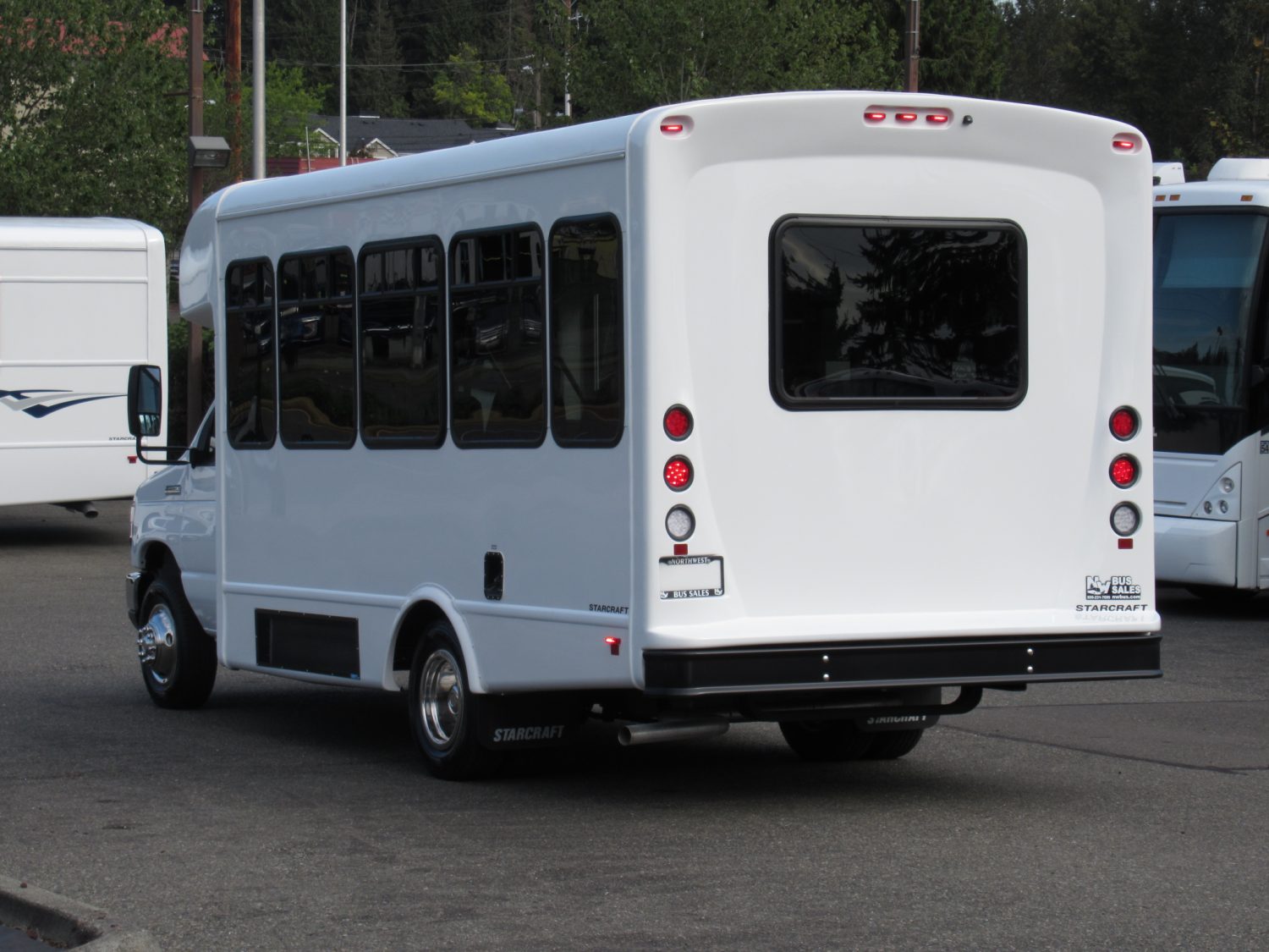 2019 Ford Starcraft Allstar 12 Passenger + 2 Wheelchairs Shuttle Bus - S21562 - Image 4