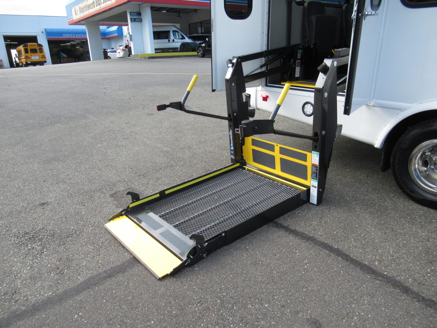 2019 Ford Starcraft Allstar 12 Passenger + 2 Wheelchairs Shuttle Bus - S21562 - Image 10