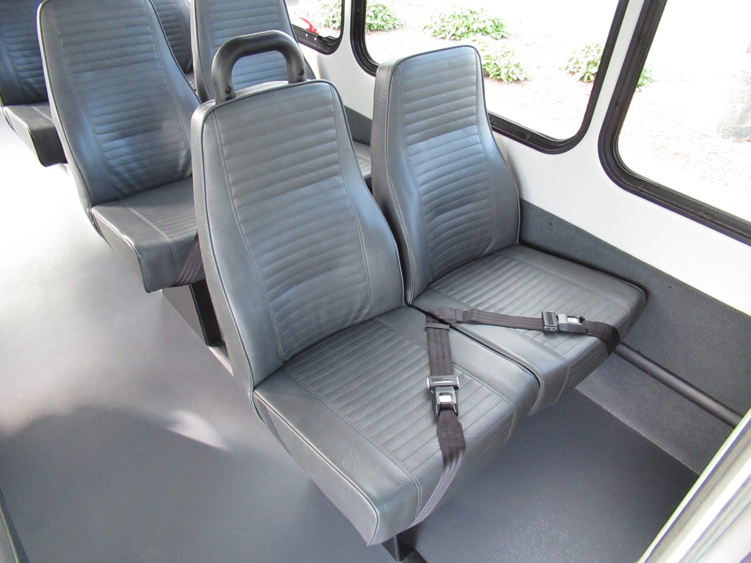 2019 Ford Starcraft Allstar 12 Passenger + 2 Wheelchairs Shuttle Bus - S21562 - Image 9