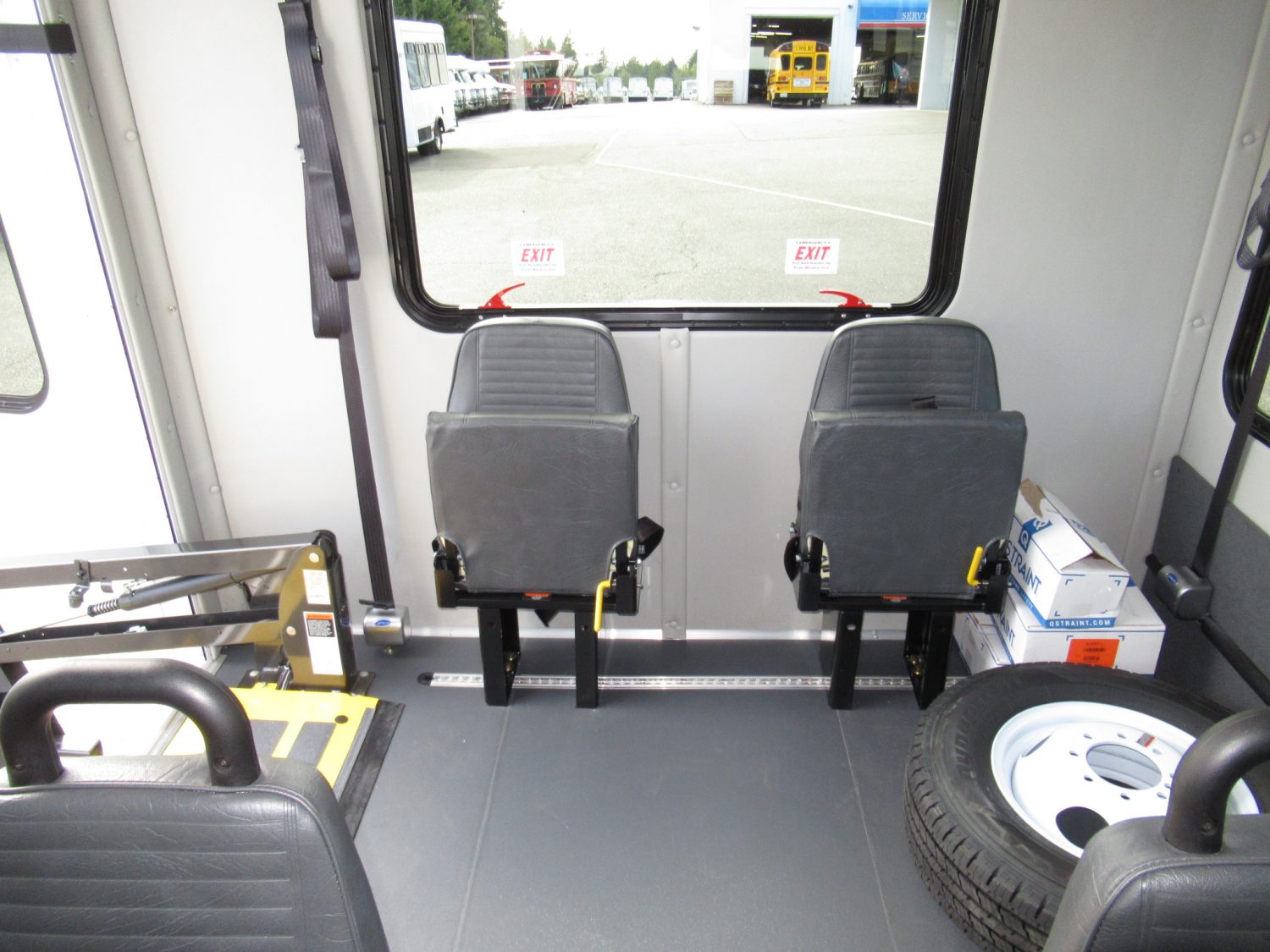 2019 Ford Starcraft Allstar 12 Passenger + 2 Wheelchairs Shuttle Bus - S21562 - Image 7