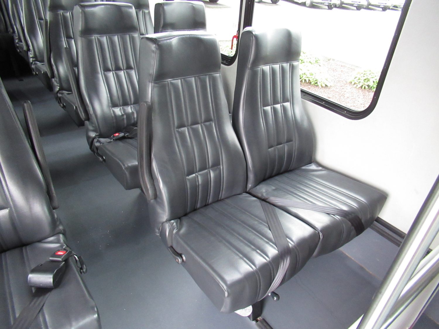 2016 Ford Goshen 25 Passenger + Rear Luggage Shuttle Bus - S50360 - Image 9