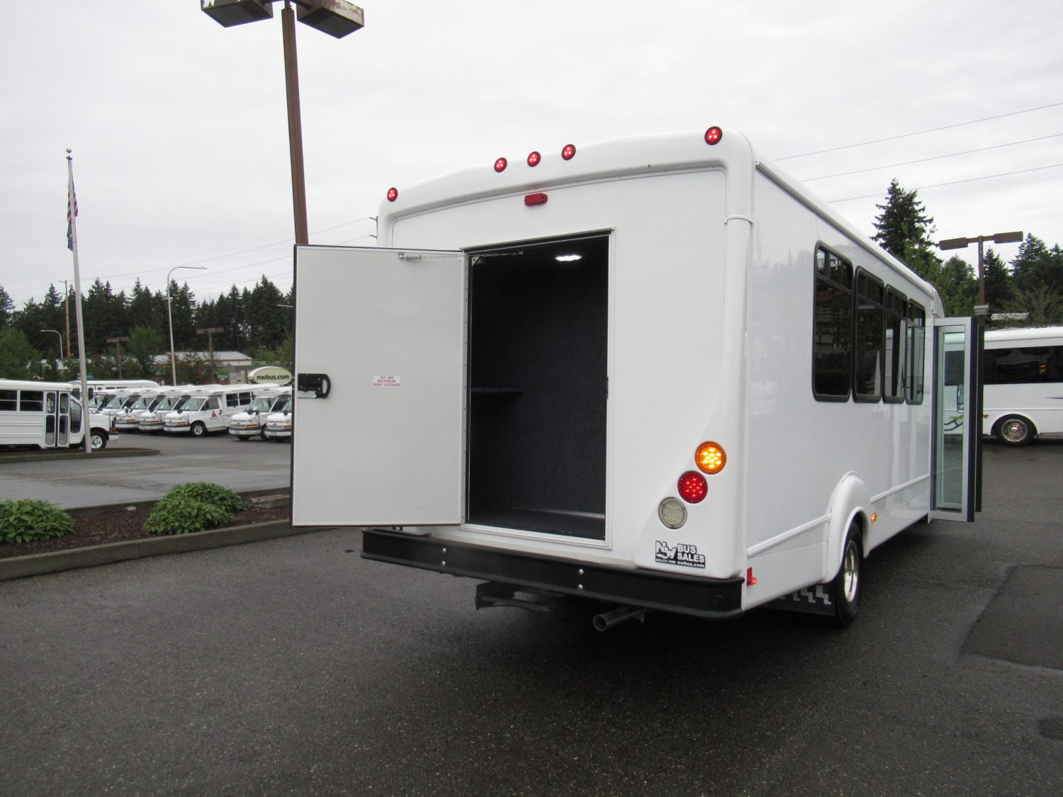 2016 Ford Goshen 25 Passenger + Rear Luggage Shuttle Bus - S50360 - Image 10