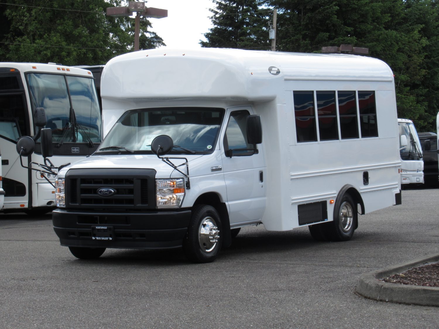 2021 Ford Starcraft Prodigy MFSAB 14 Passenger - B04877 - Image 2