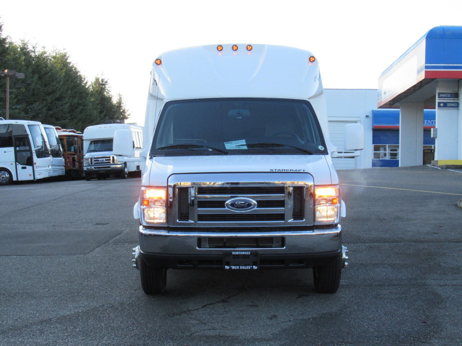 2019 Ford Starcraft Starquest - 14 Passenger w/Rear Luggage - S51242 - Image 12