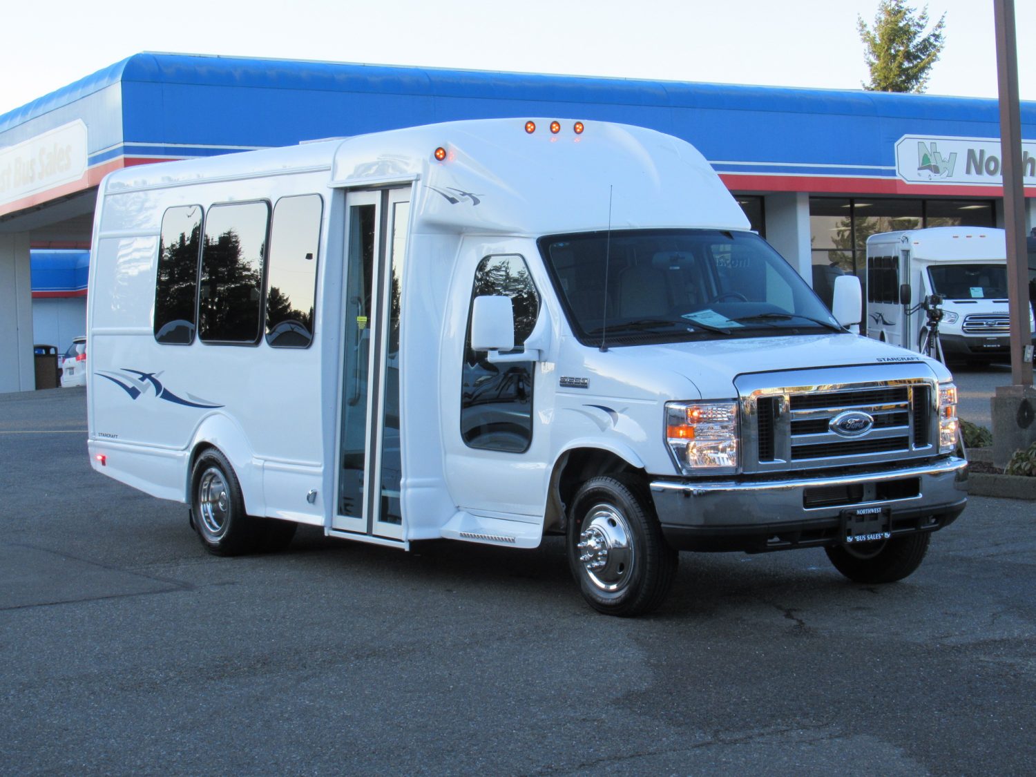 2019 Ford Starcraft Starquest - 14 Passenger w/Rear Luggage - S51242