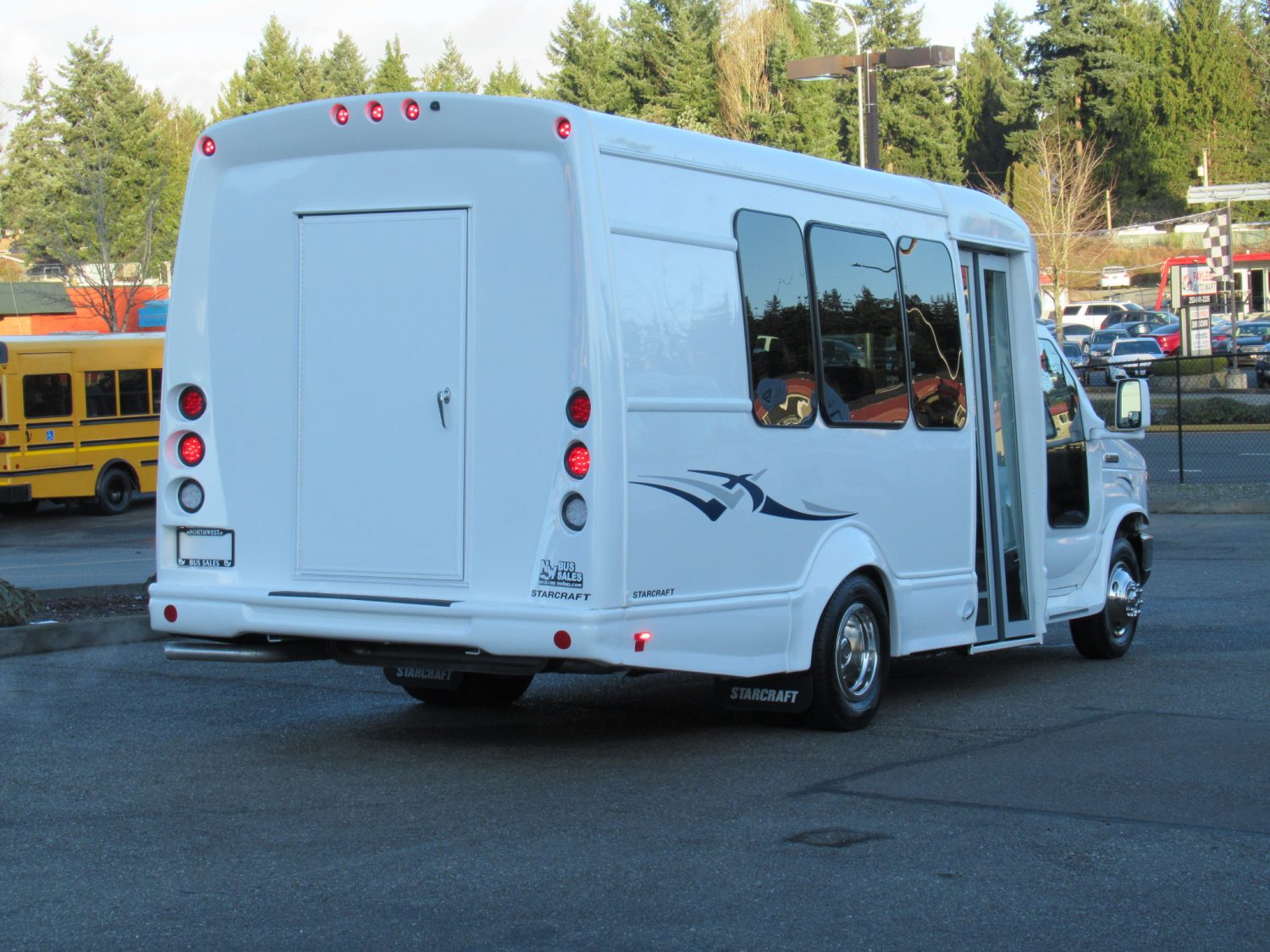 2019 Ford Starcraft Starquest - 14 Passenger w/Rear Luggage - S51242 - Image 3