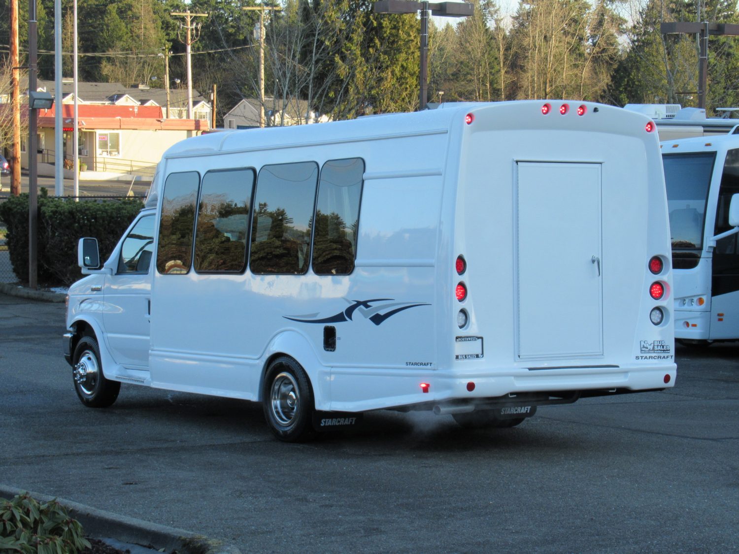 2019 Ford Starcraft Starquest - 14 Passenger w/Rear Luggage - S51242 - Image 4