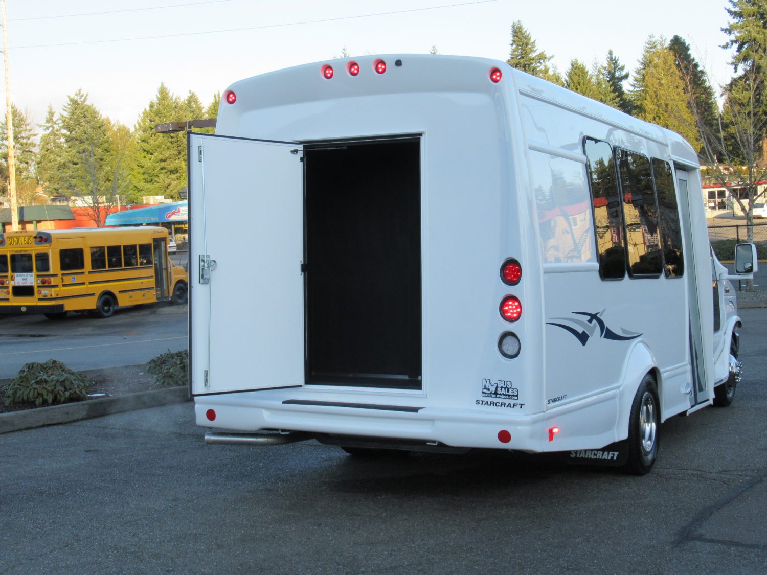 2019 Ford Starcraft Starquest - 14 Passenger w/Rear Luggage - S51242 - Image 11