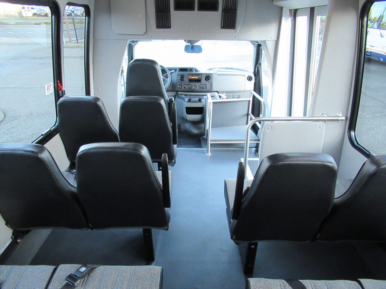 2019 Ford Starcraft Starquest - 14 Passenger w/Rear Luggage - S51242 - Image 9