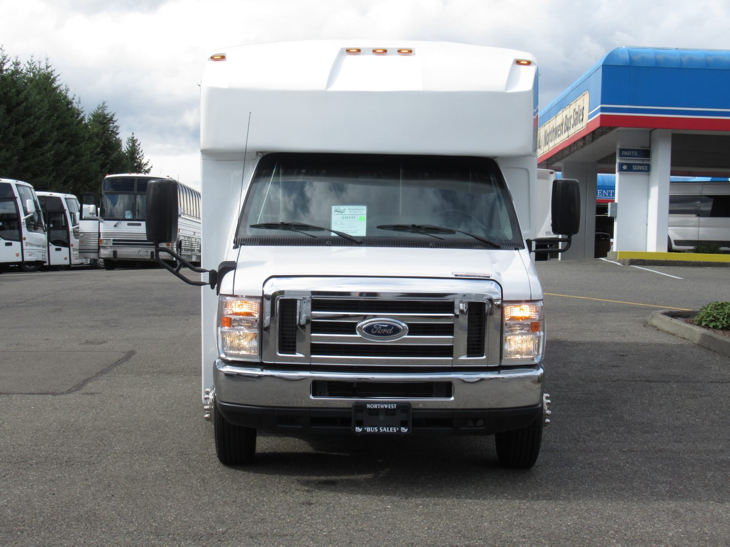 2016 Ford Goshen 25 Passenger + Rear Luggage Shuttle Bus - S32117 - Image 12