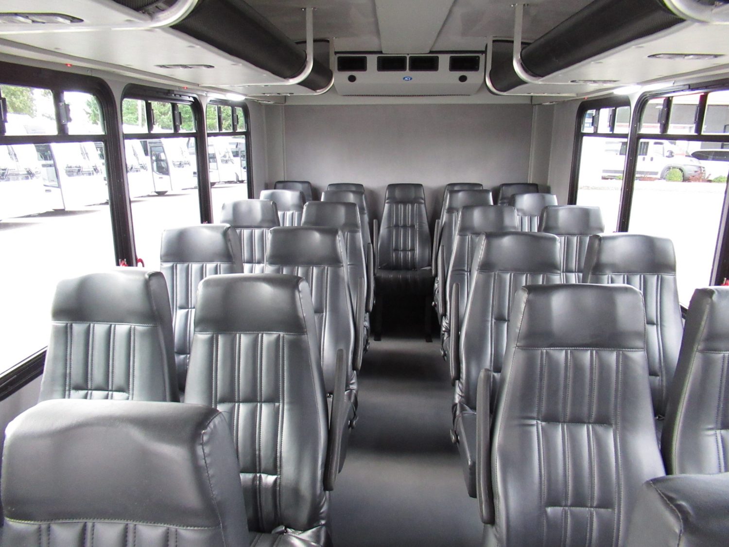 2016 Ford Goshen 25 Passenger + Rear Luggage Shuttle Bus - S32117 - Image 6