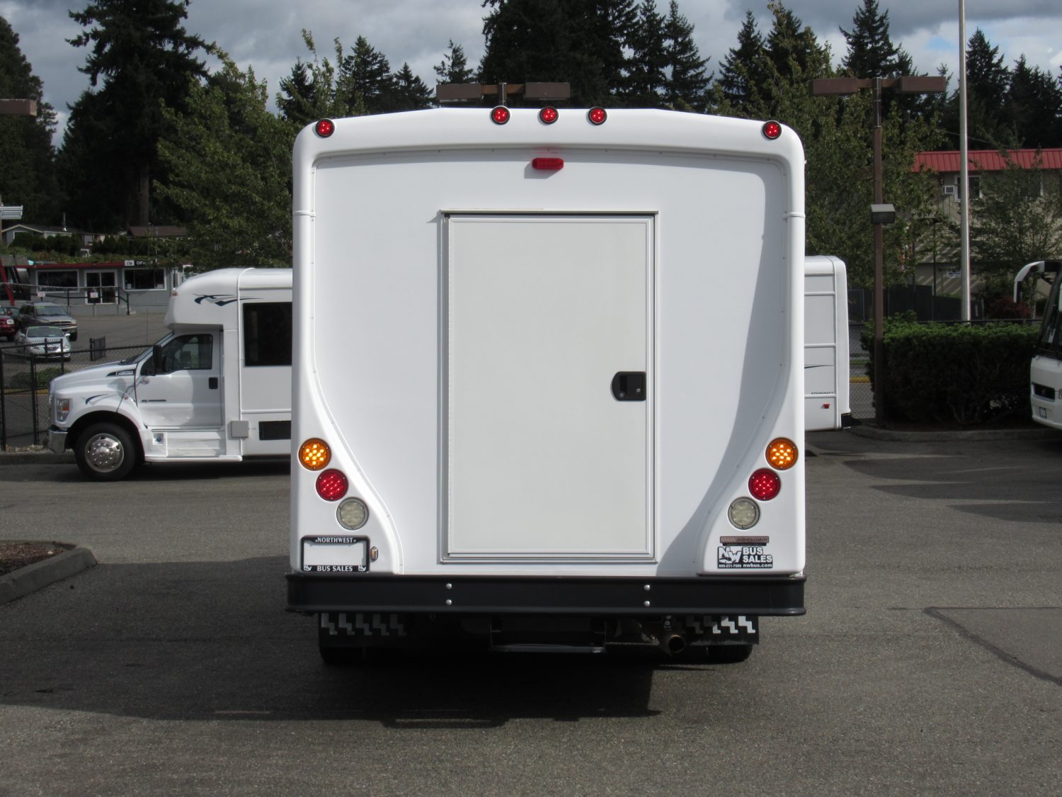 2016 Ford Goshen 25 Passenger + Rear Luggage Shuttle Bus - S05319 - Image 11