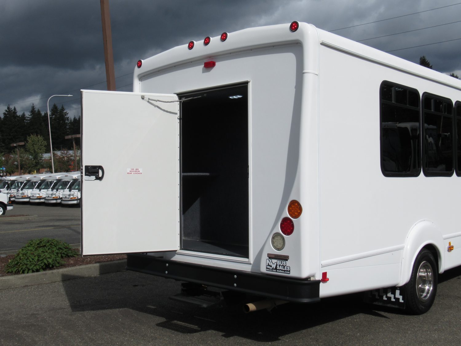 2016 Ford Goshen 25 Passenger + Rear Luggage Shuttle Bus - S05319 - Image 10