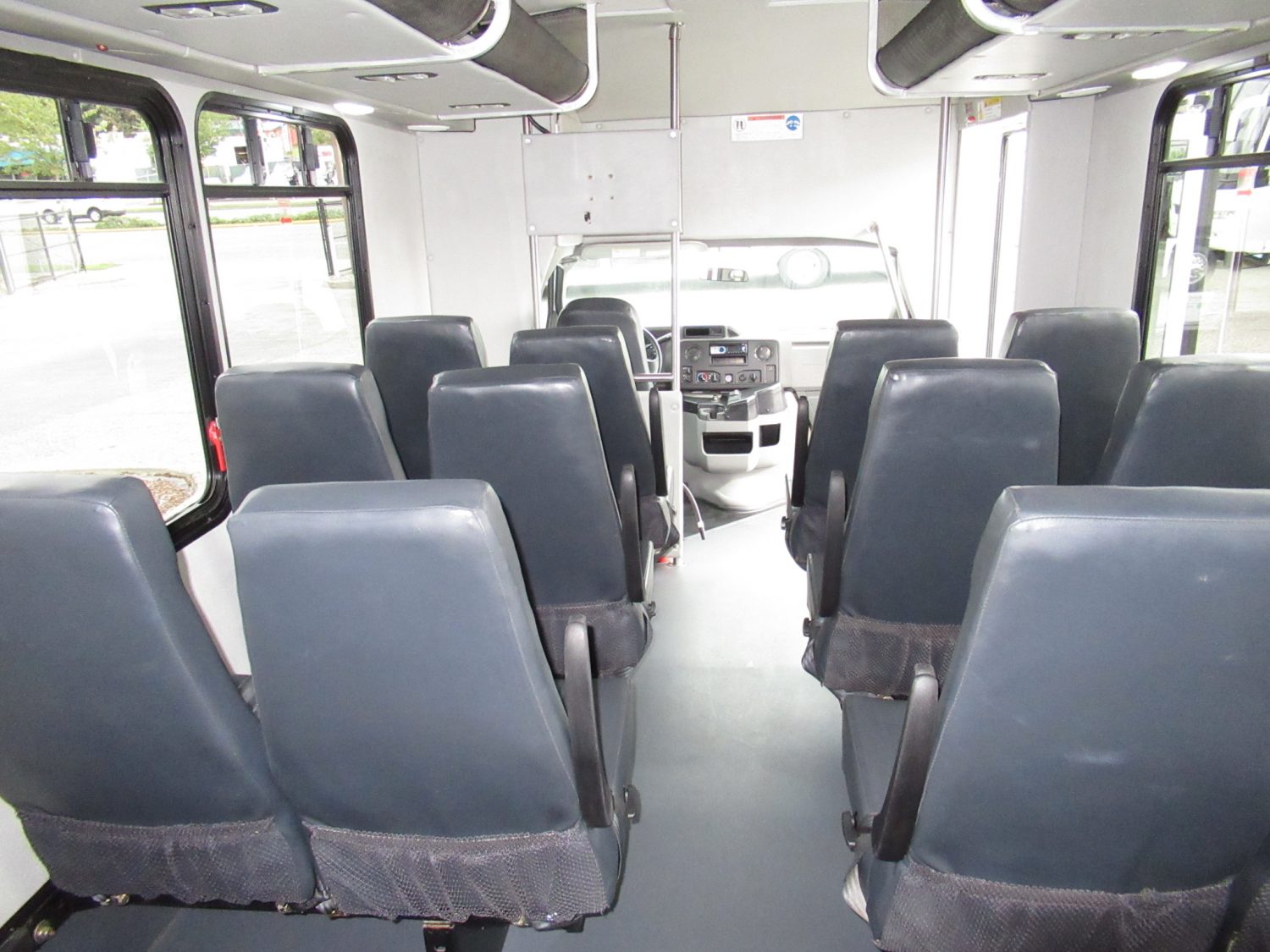 2016 Ford Goshen 25 Passenger + Rear Luggage Shuttle Bus - S05319 - Image 8