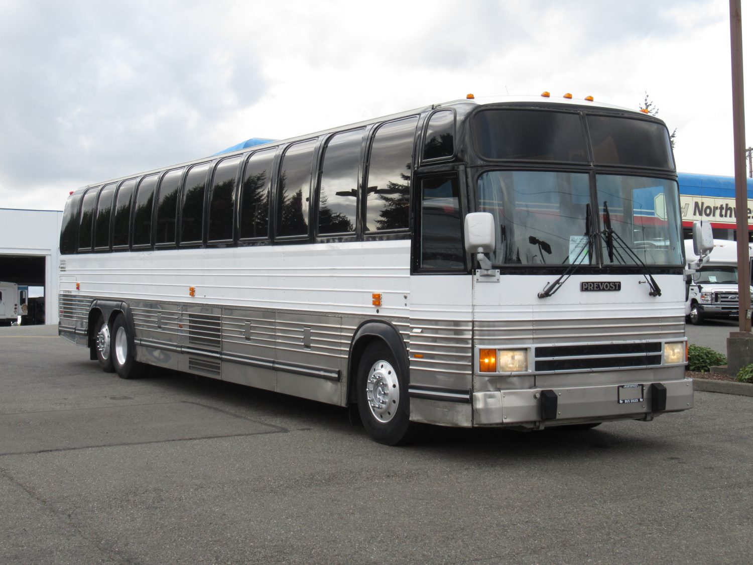 1999 Prevost Le Mirage XL 55 Passenger Coach Bus - C26940