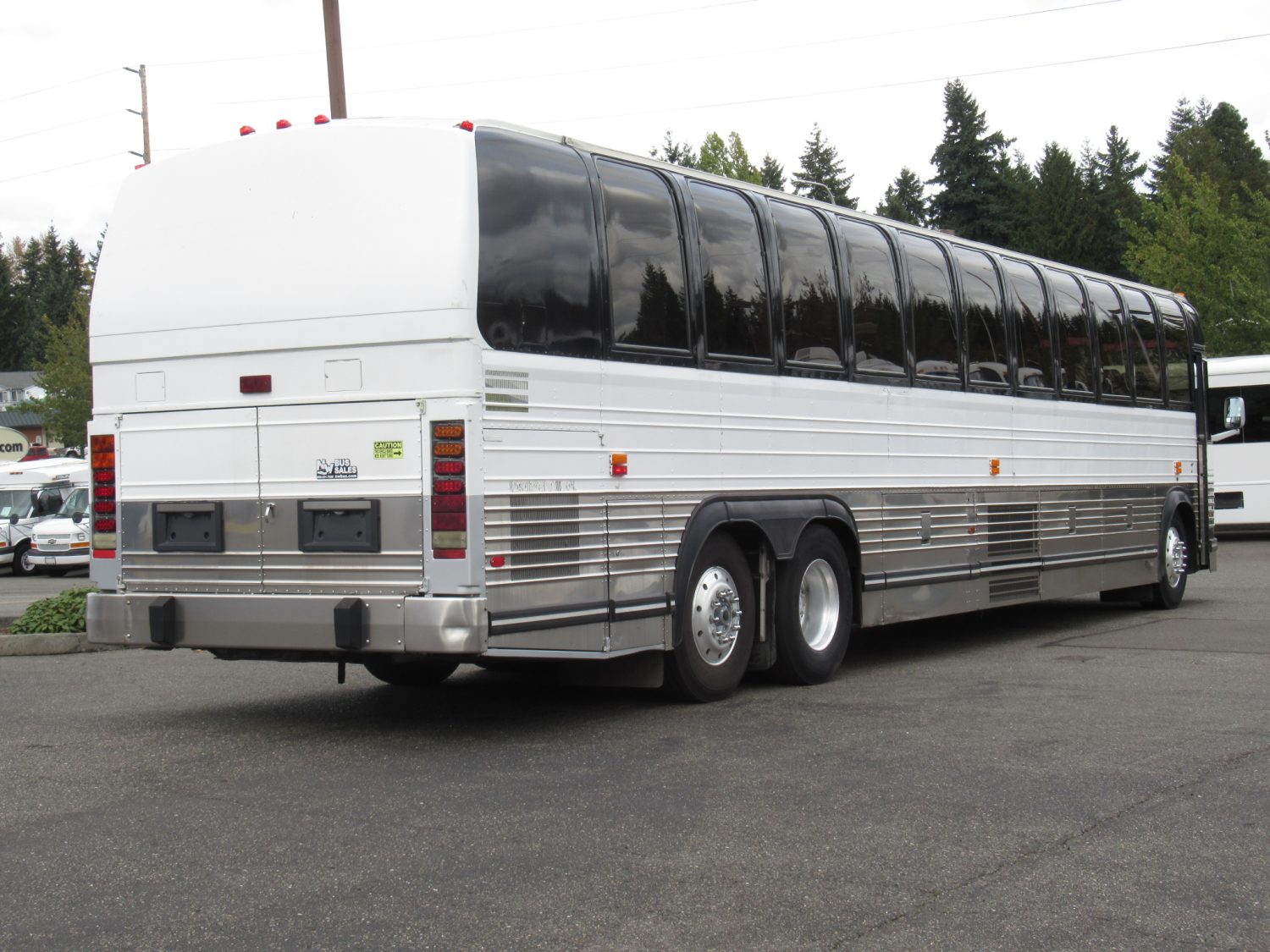 1999 Prevost Le Mirage XL 55 Passenger Coach Bus - C26940 - Image 3