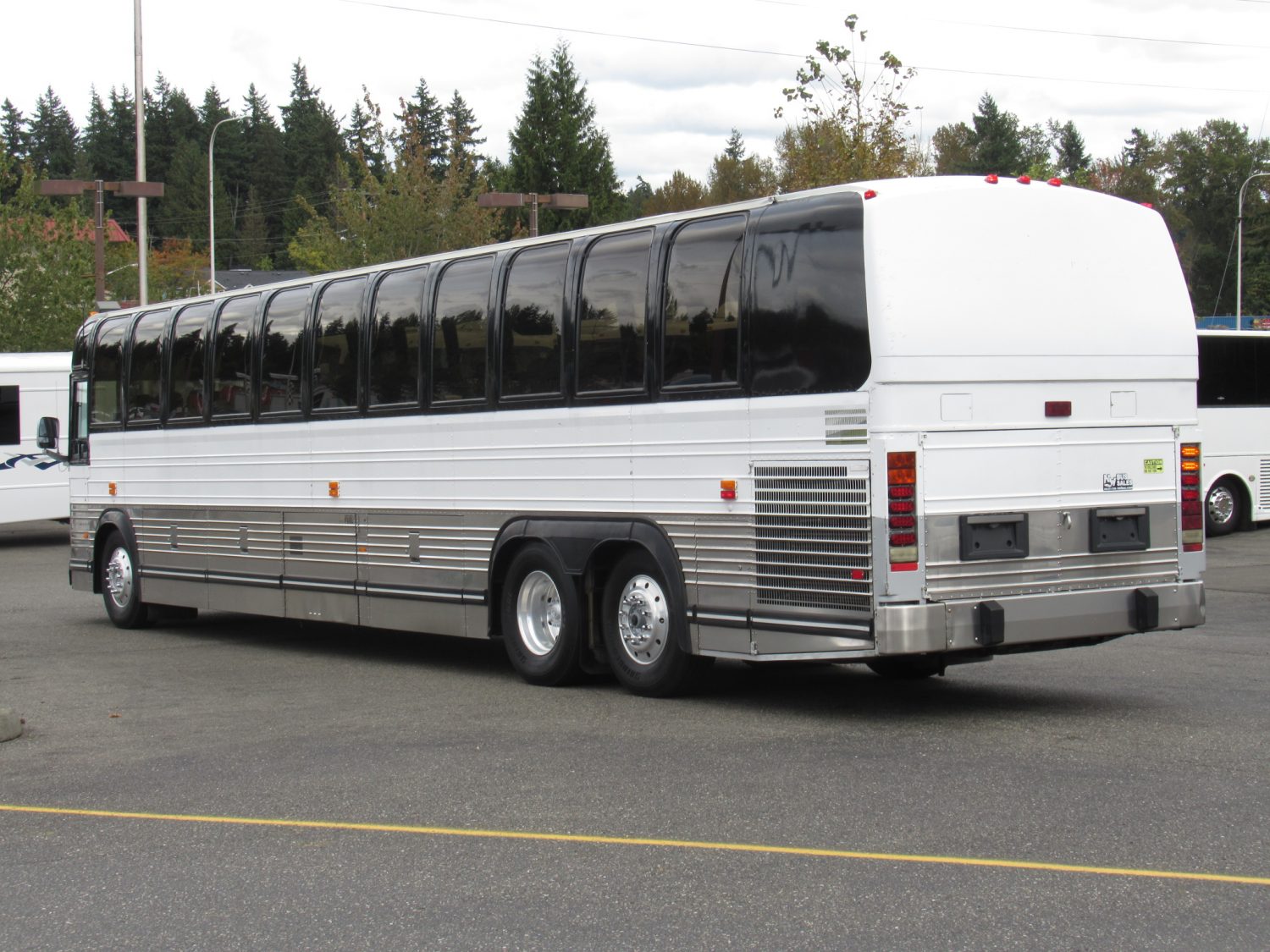 1999 Prevost Le Mirage XL 55 Passenger Coach Bus - C26940 - Image 4