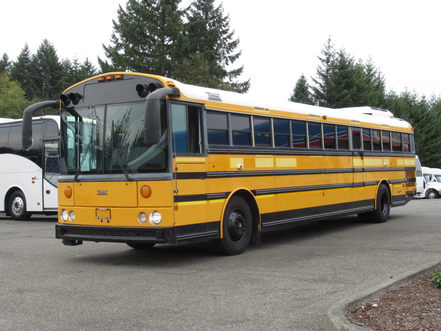 2005 Thomas HDX 90 Passenger School Bus - B60874 - Image 2