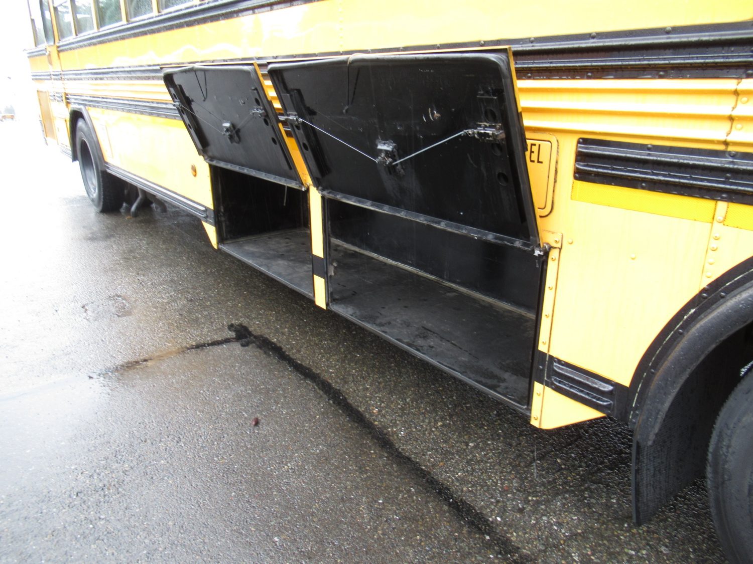 2000 Bluebird All American 84 Passenger School Bus - B87939 - Image 10