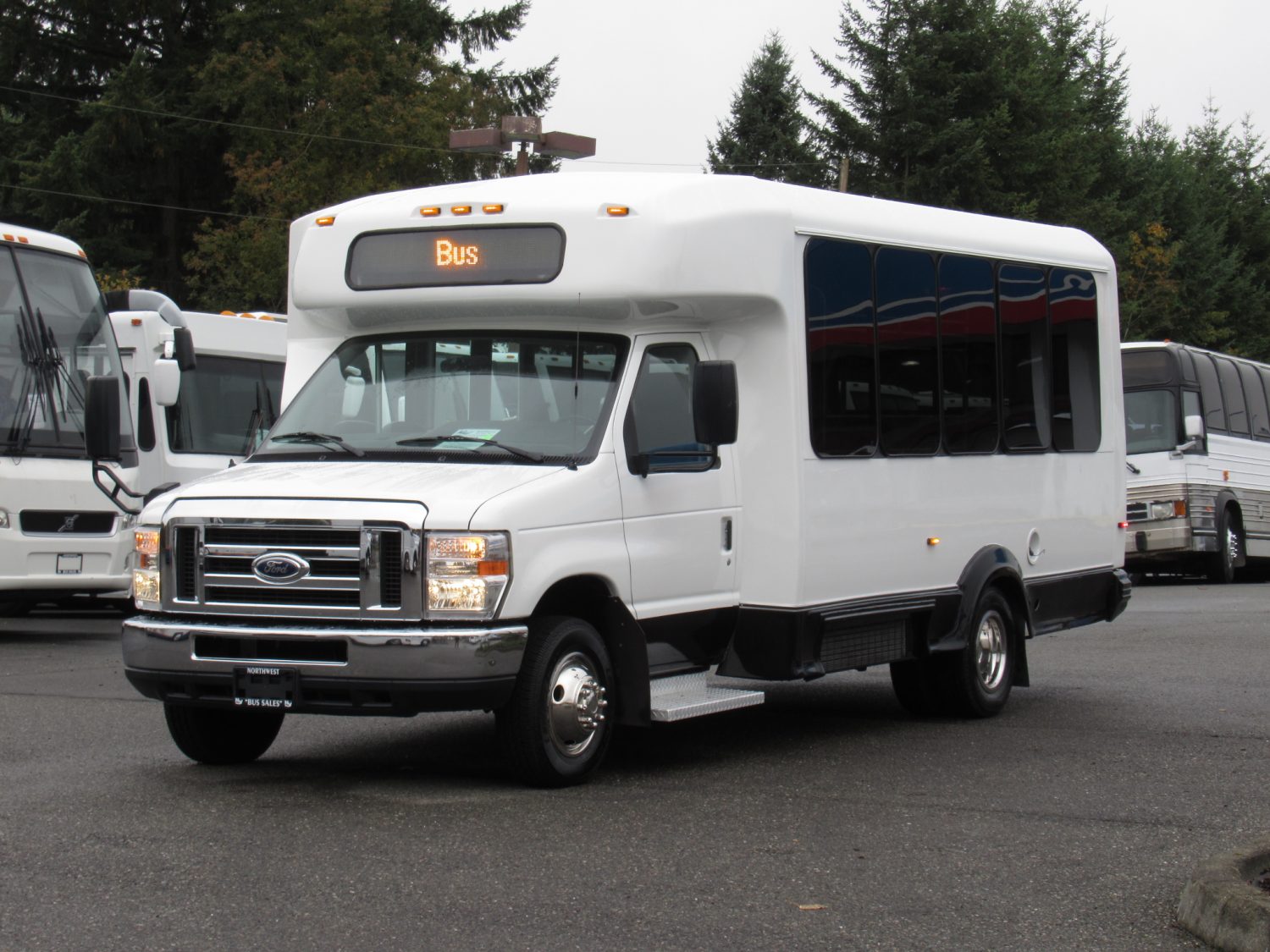 2015 Ford Eldorado Aerotech 14 Passenger Interior Luggage Shuttle Bus - S00658 - Image 2