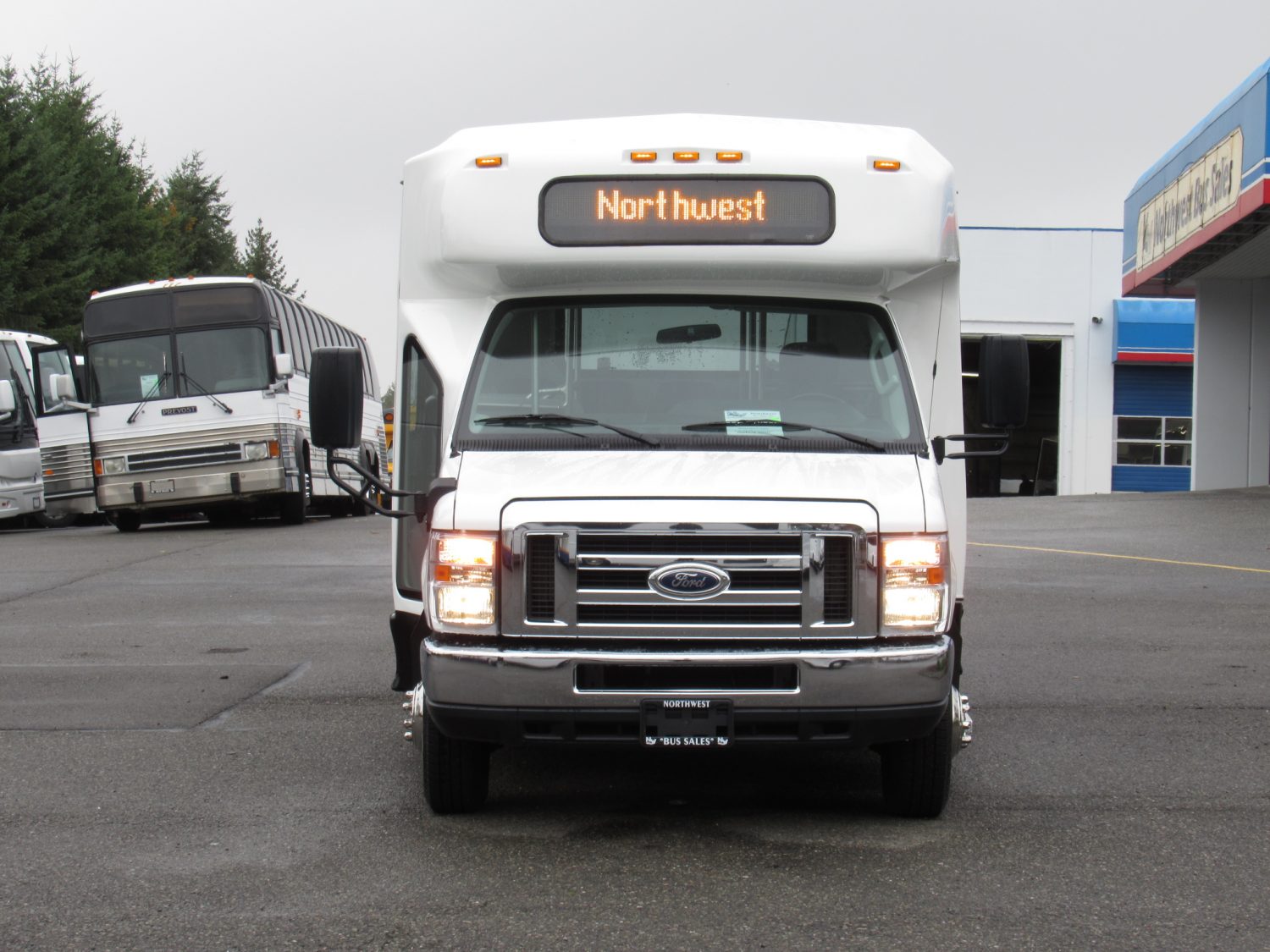 2015 Ford Eldorado Aerotech 14 Passenger Interior Luggage Shuttle Bus - S00658 - Image 12