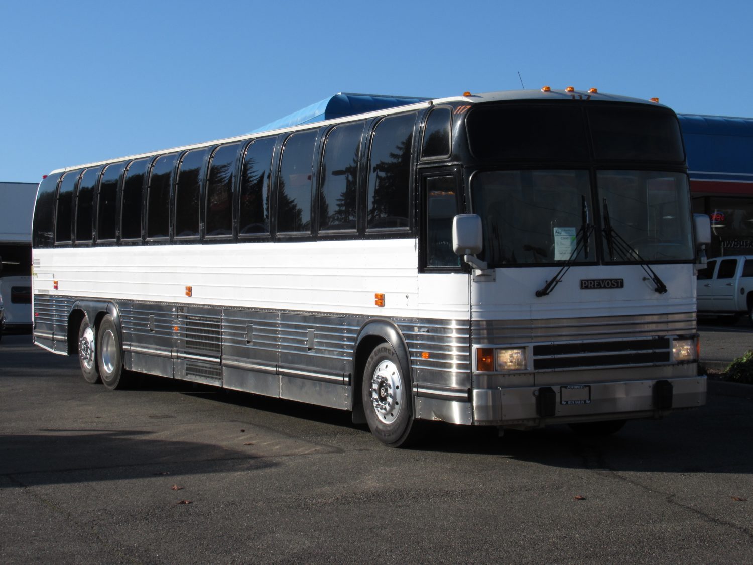 1999 Prevost Le Mirage XL 55 Passenger Coach Bus - C26901