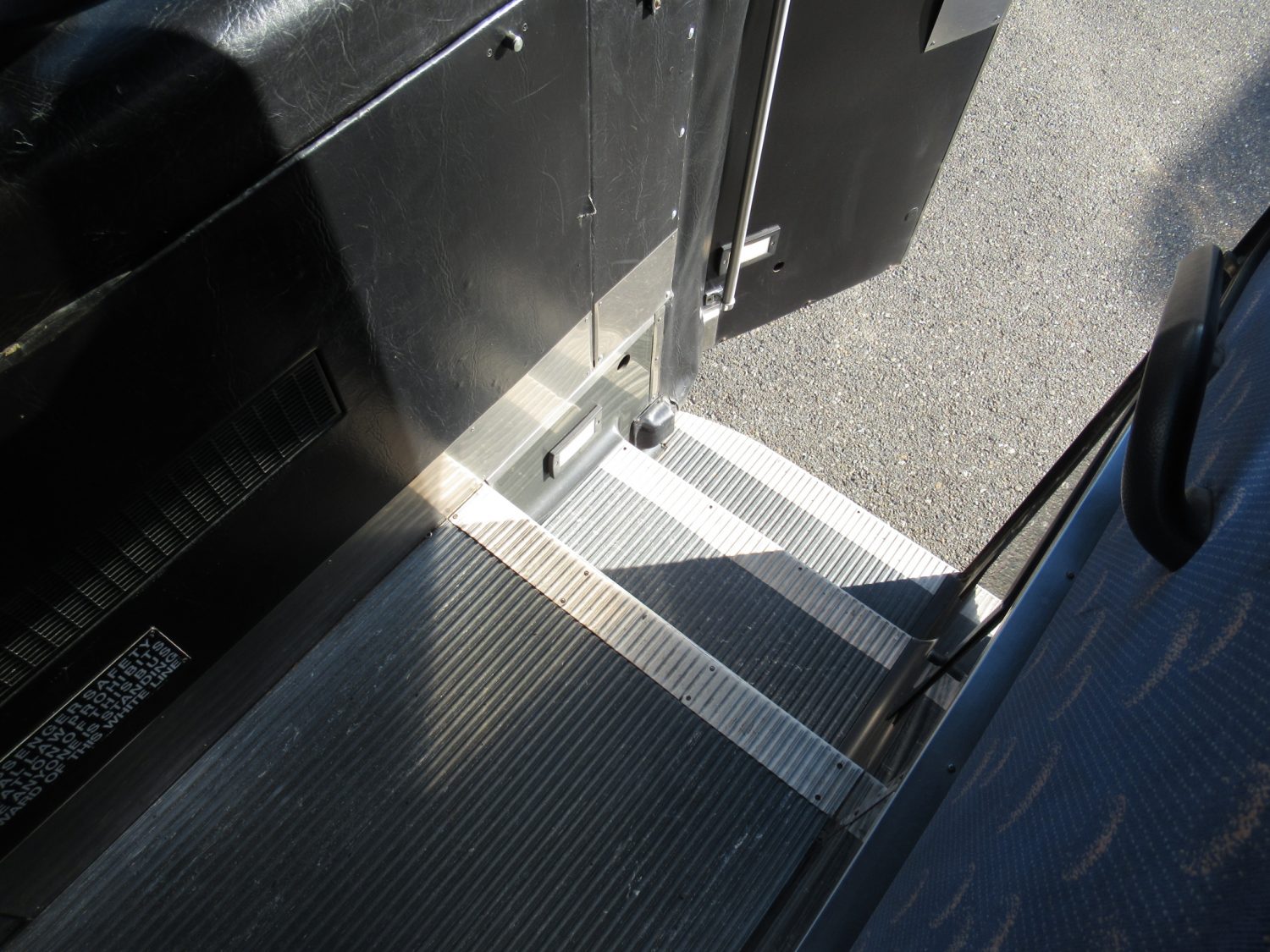 1999 Prevost Le Mirage XL 55 Passenger Coach Bus - C26901 - Image 11