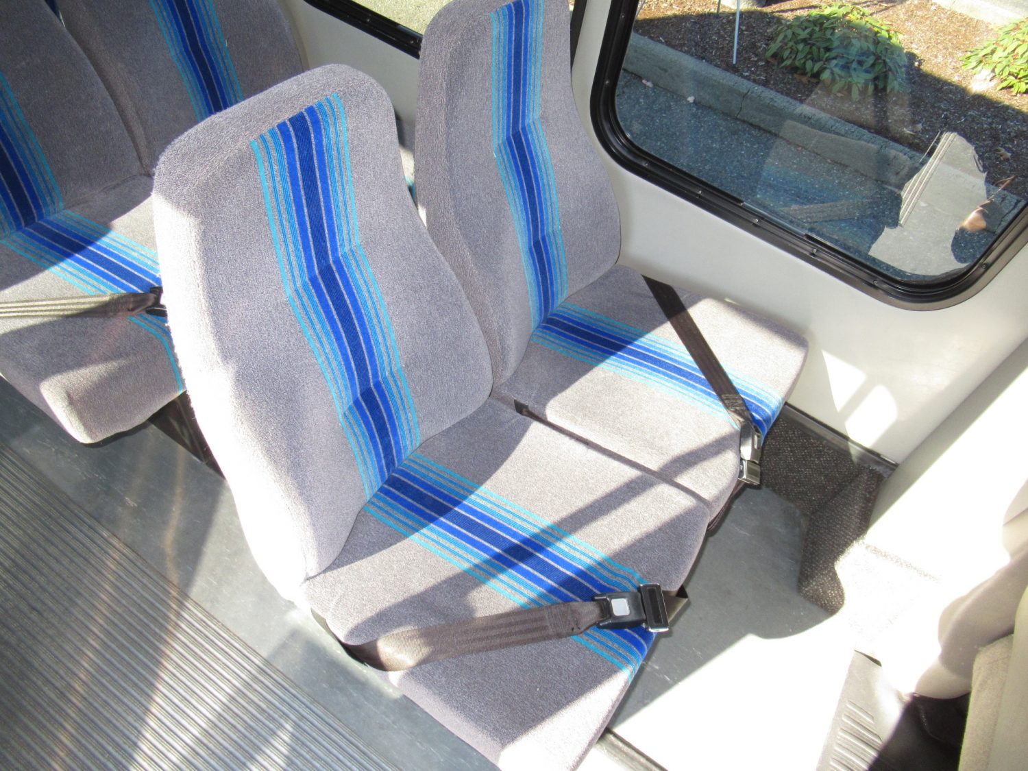 2011 Chevrolet Turtle Top 13 Passenger Shuttle Bus - S16003 - Image 9