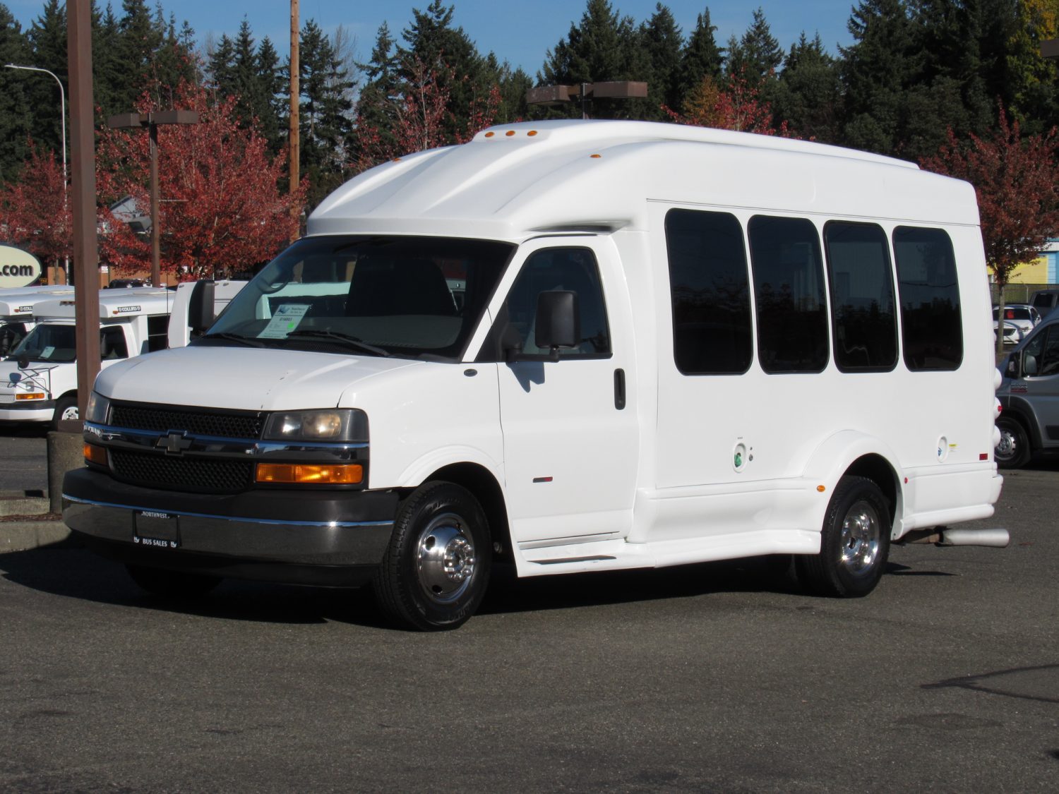 2011 Chevrolet Turtle Top 13 Passenger Shuttle Bus - S16003 - Image 2